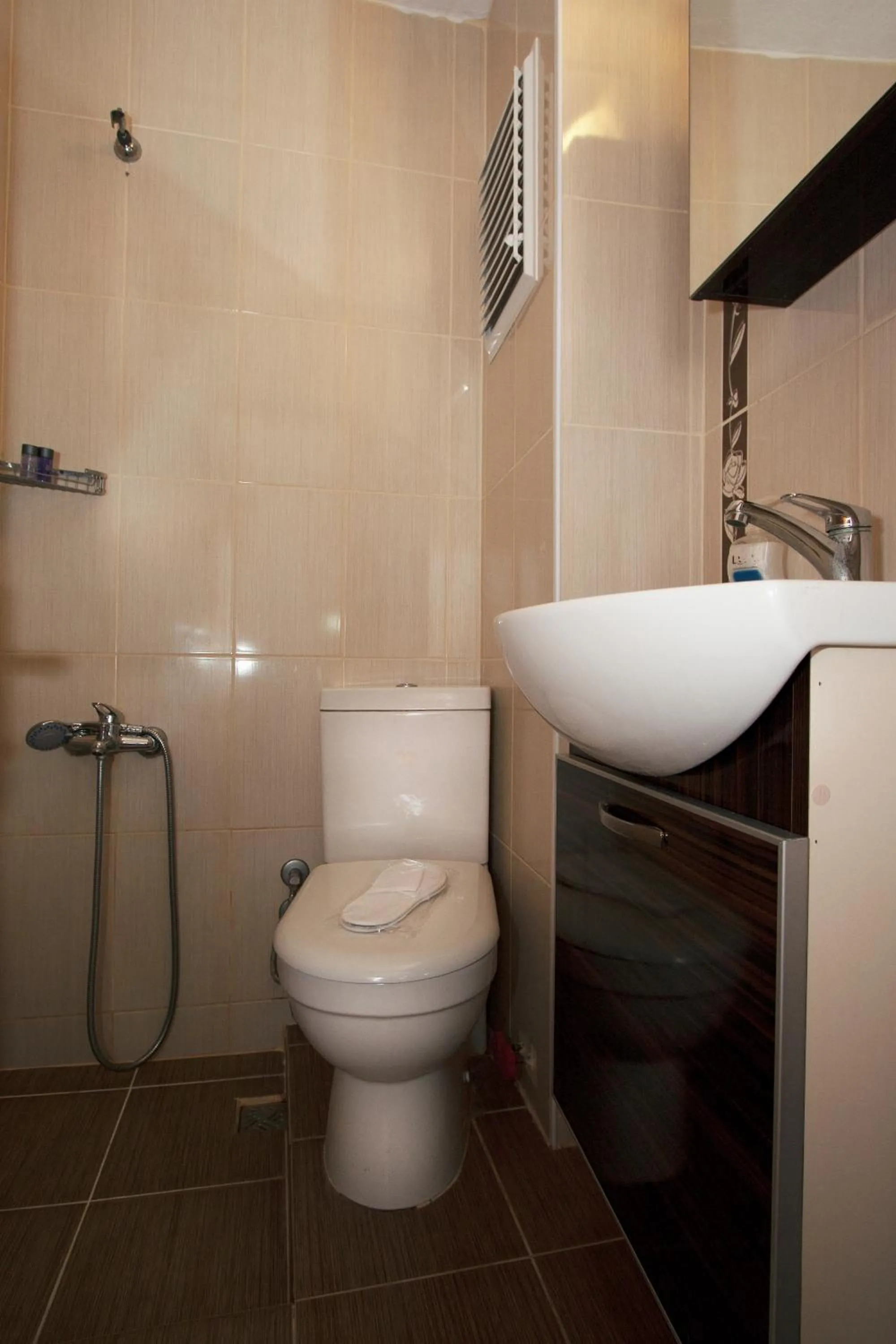 Shower in Yalcin Hotel