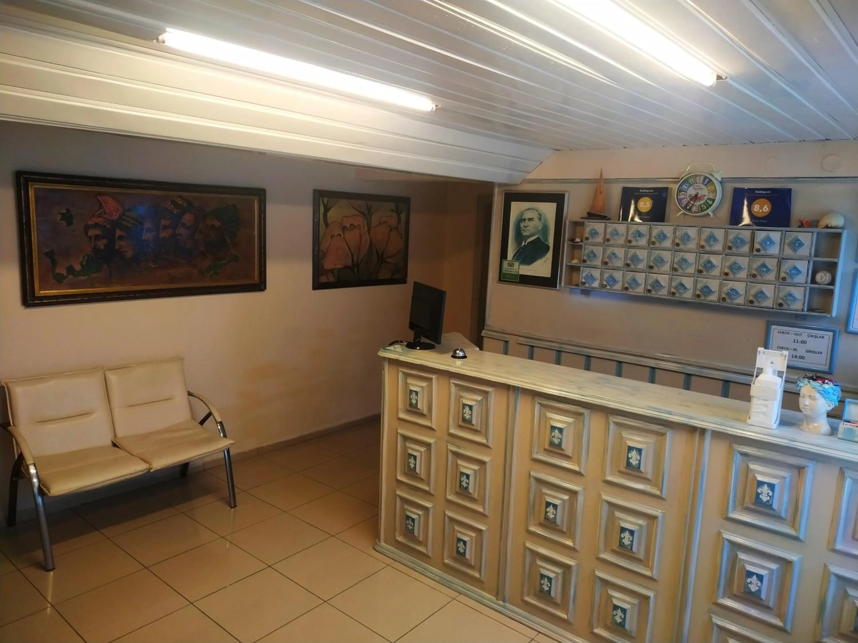 Lobby or reception in Yalcin Hotel