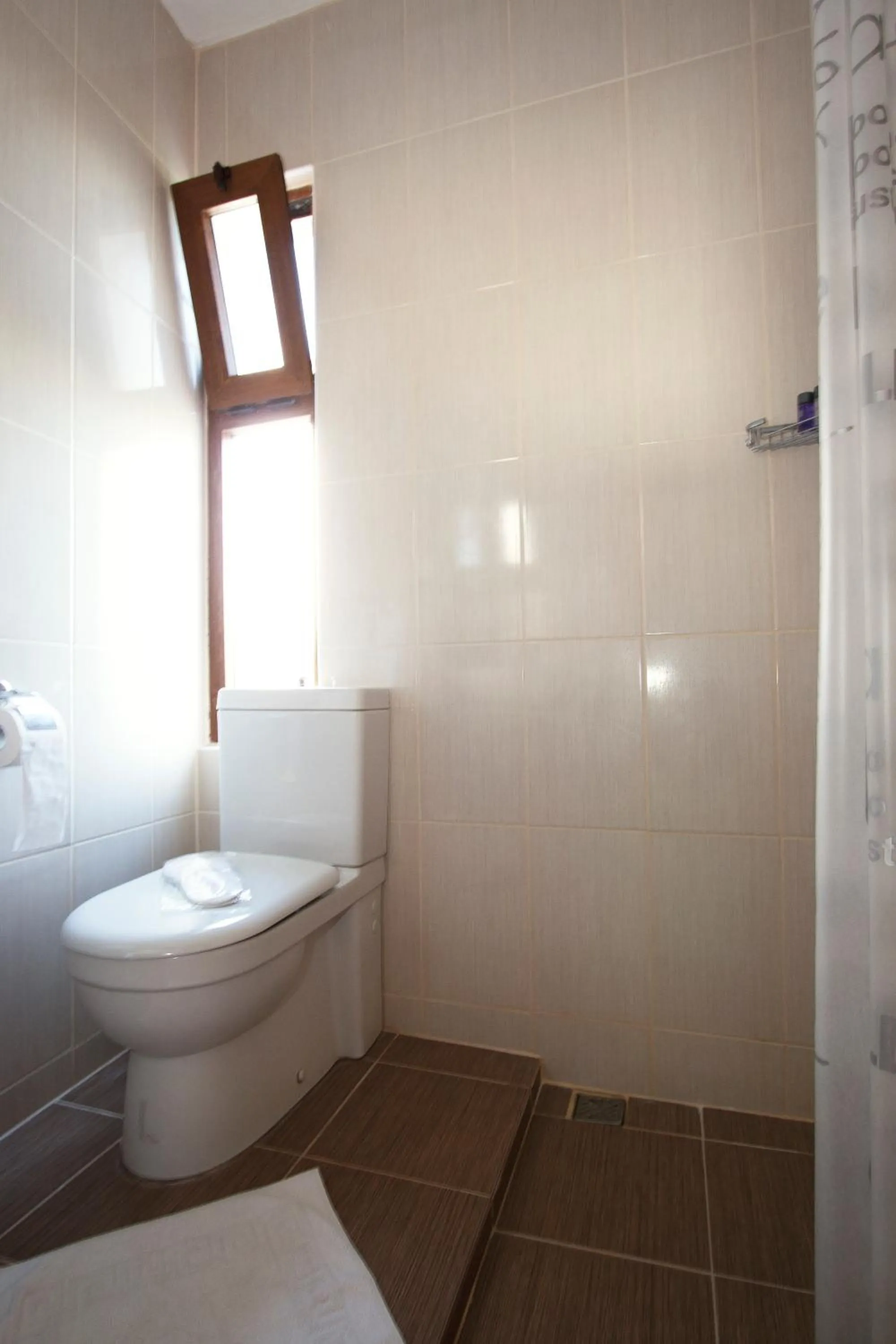 Shower in Yalcin Hotel
