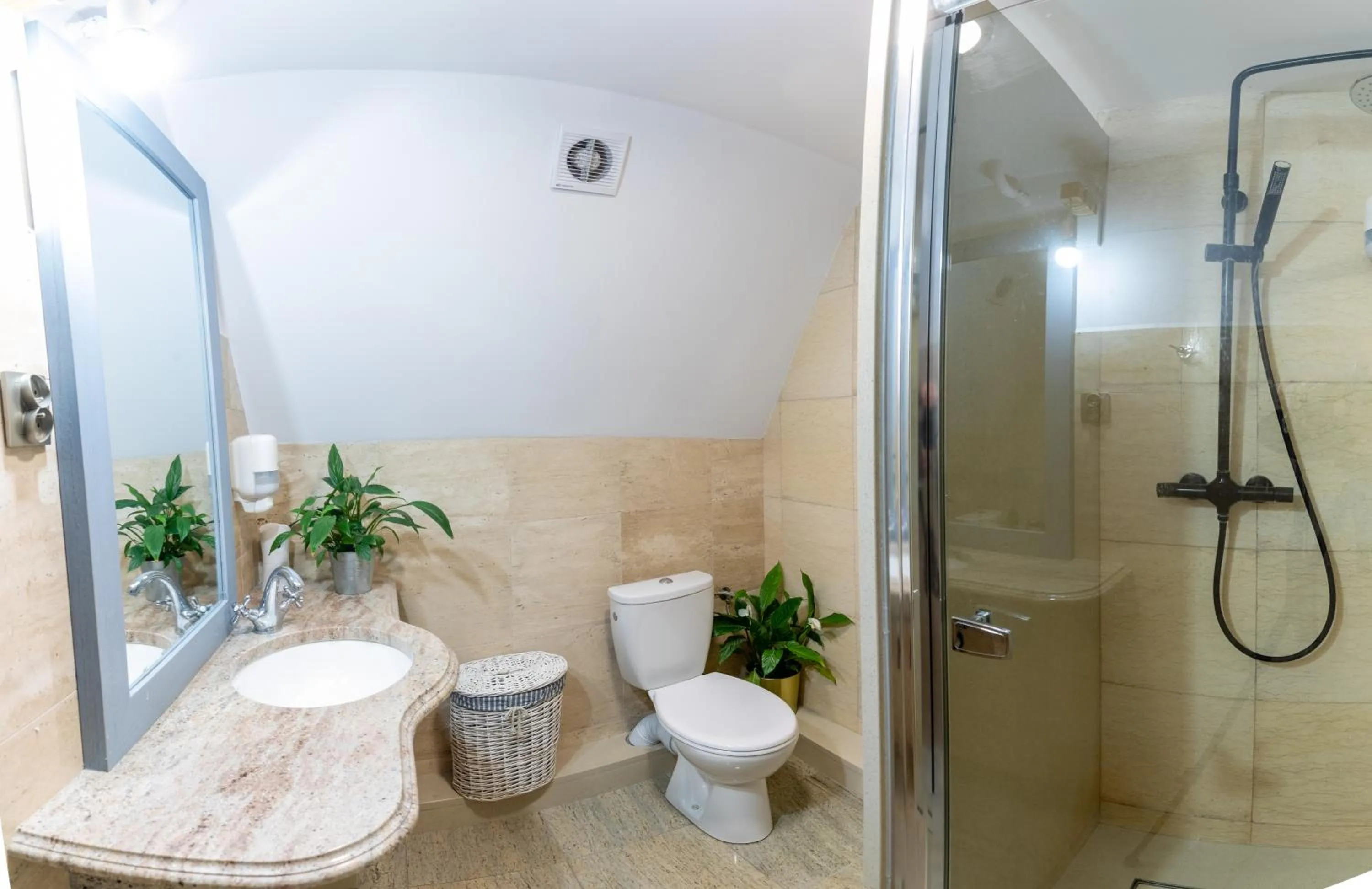 Shower in Dom Zachariasza Zappio