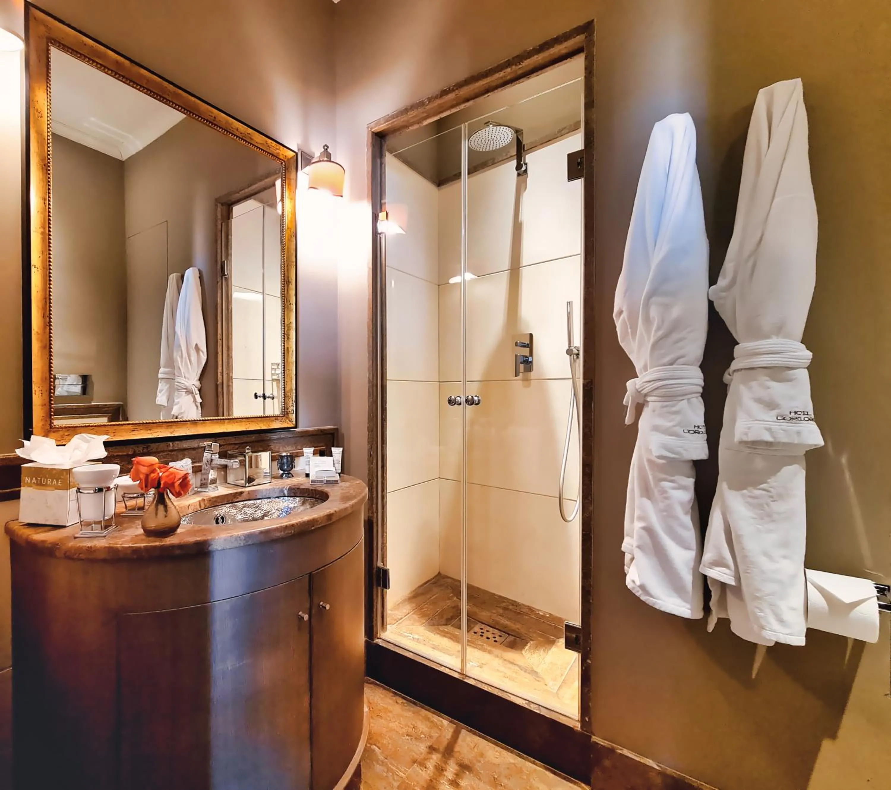 Shower in Hotel L'Orologio Firenze - WTB Hotels
