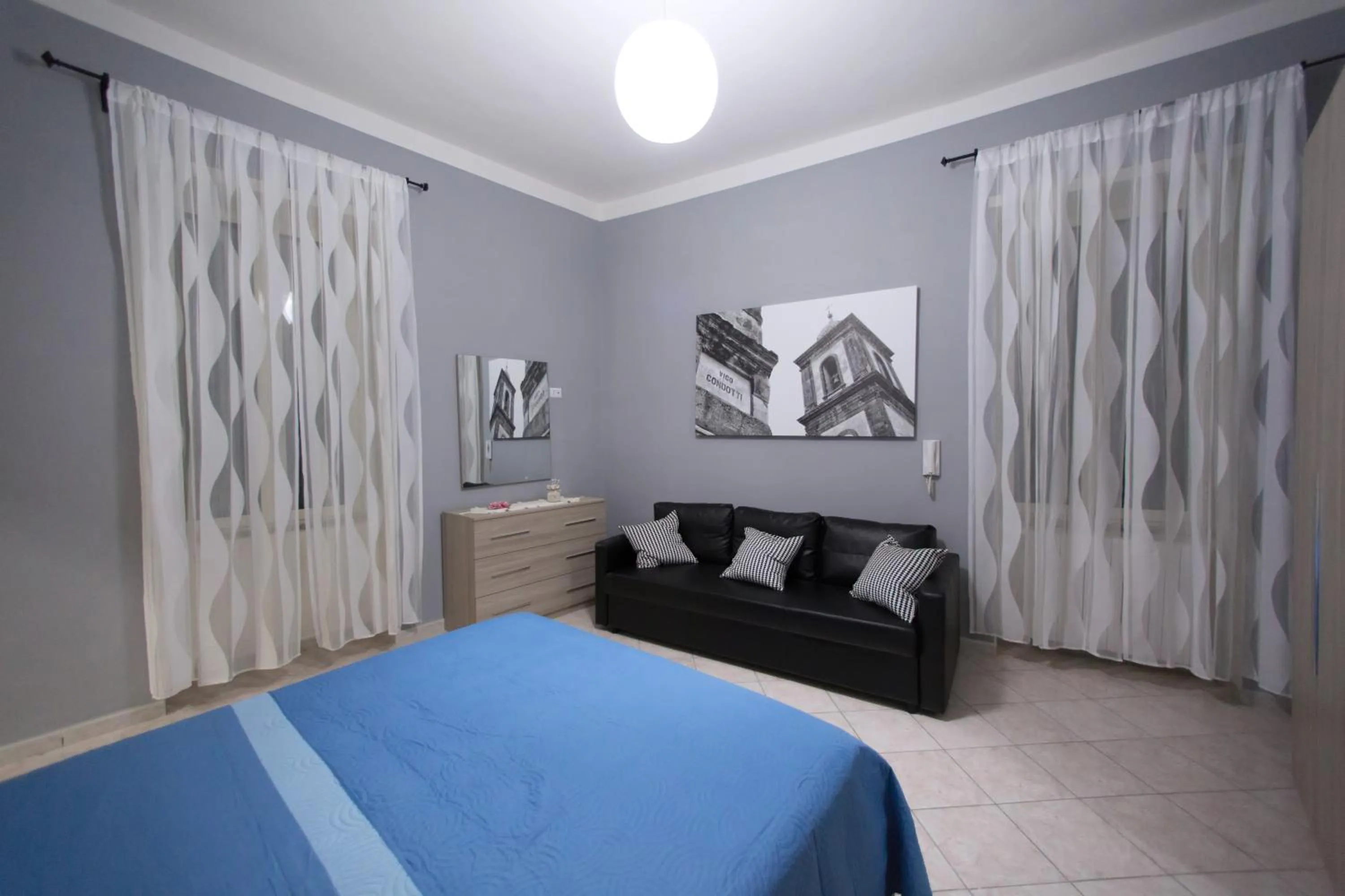 Decorative detail, Bed in Giualduomo B&B