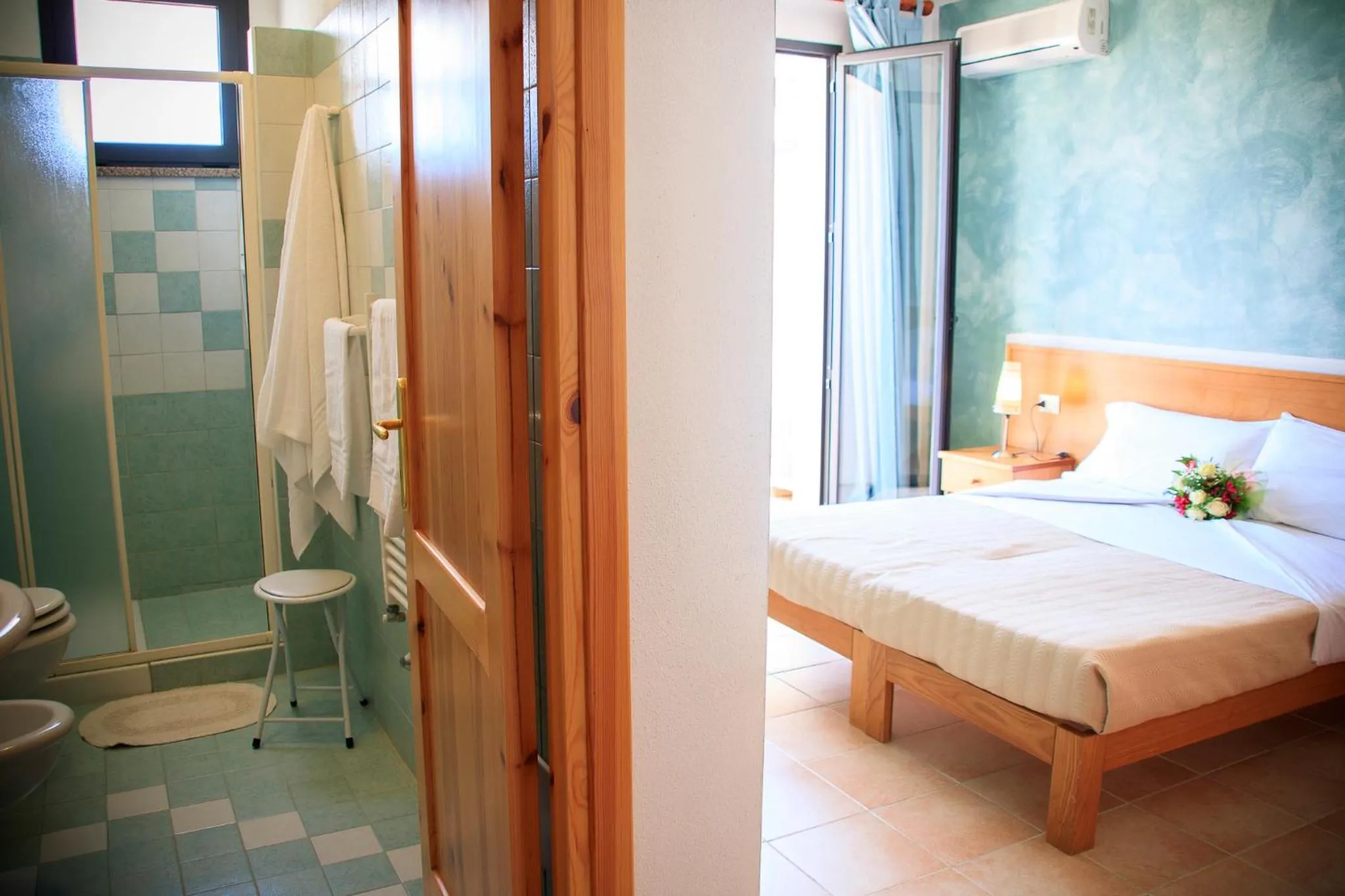 Shower, Bed in Abbaidda Hotel