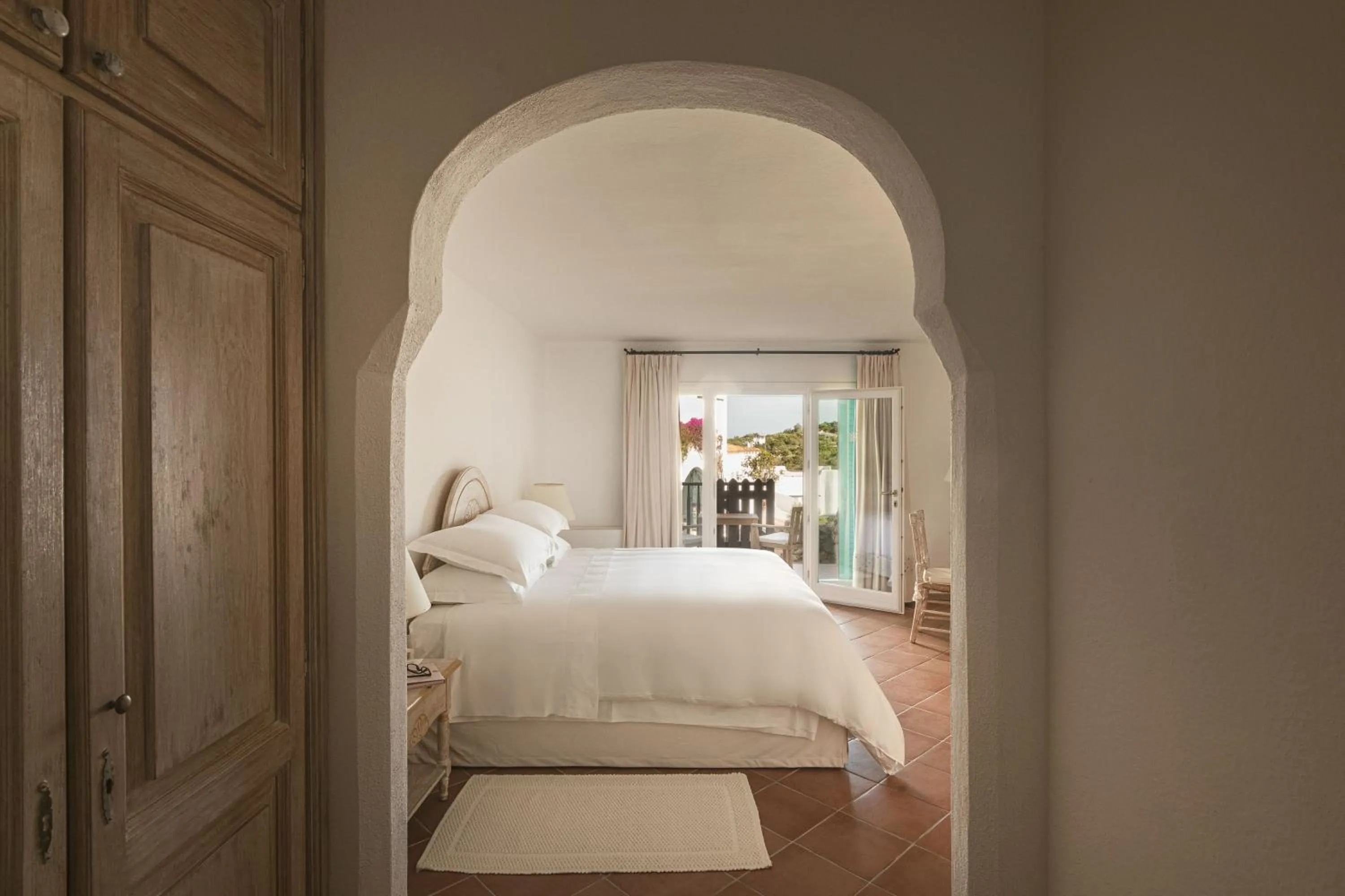 Bed in Romazzino, A Belmond Hotel, Costa Smeralda