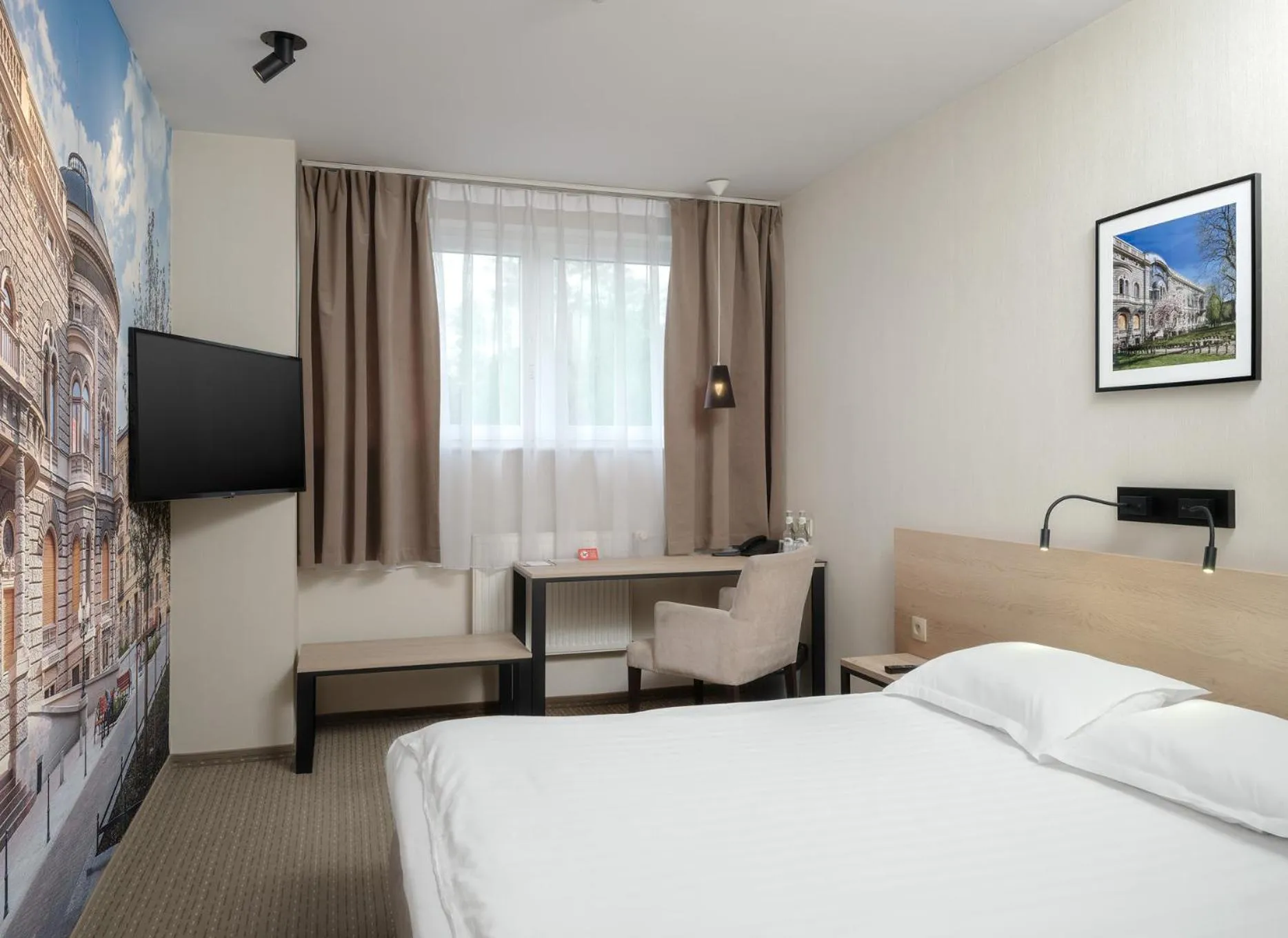 Photo of the whole room, Bed in Iness Hotel