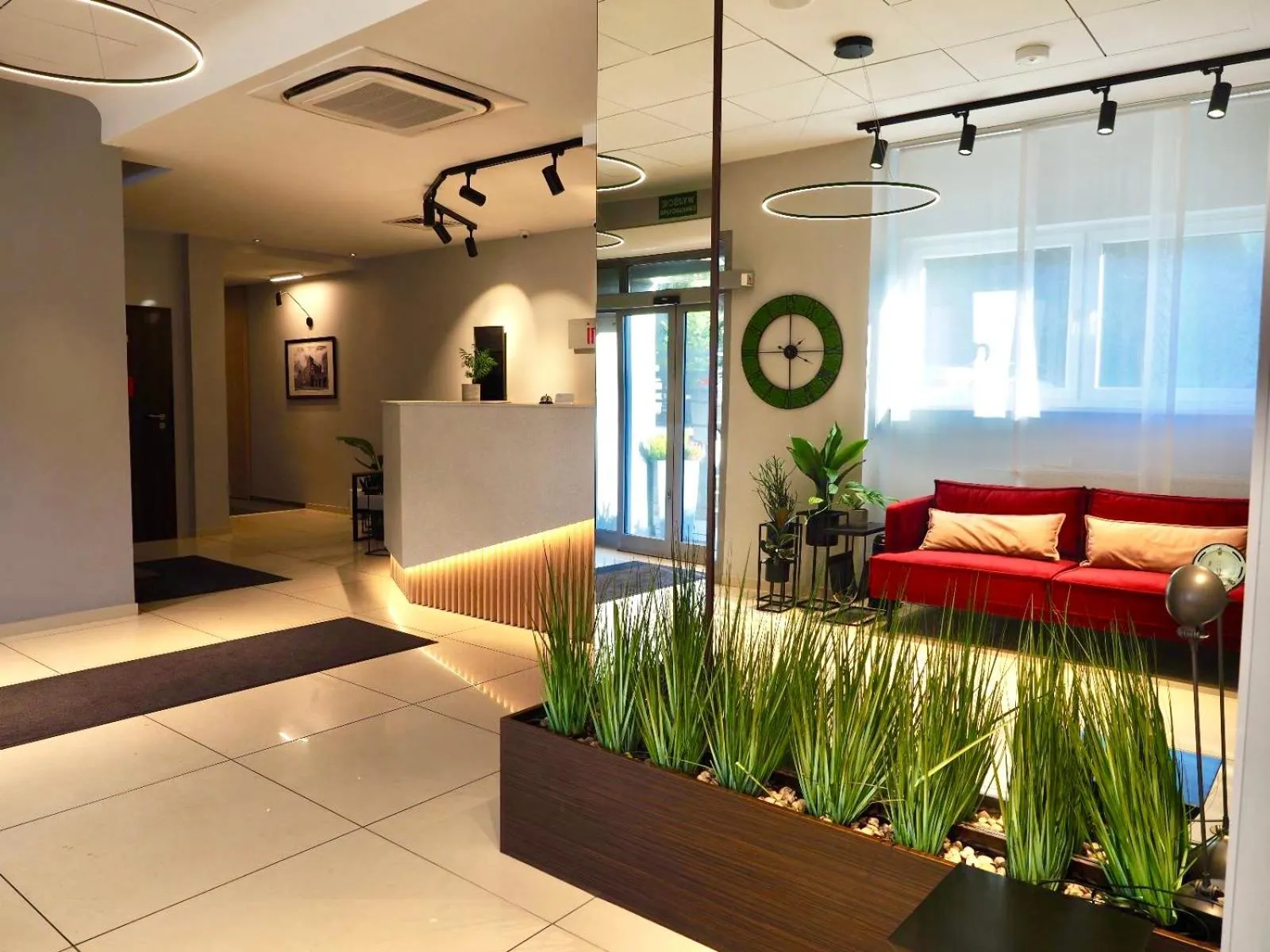 Restaurant/places to eat in Iness Hotel