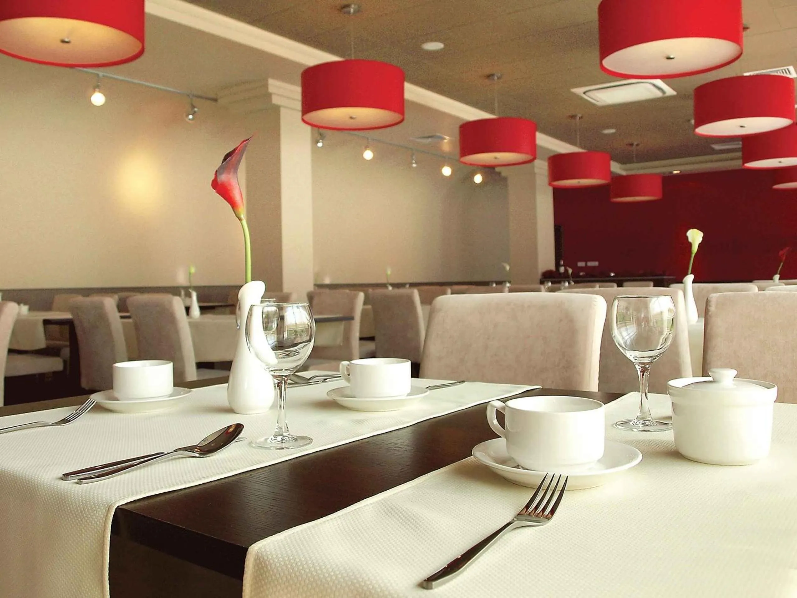 Restaurant/places to eat in Iness Hotel