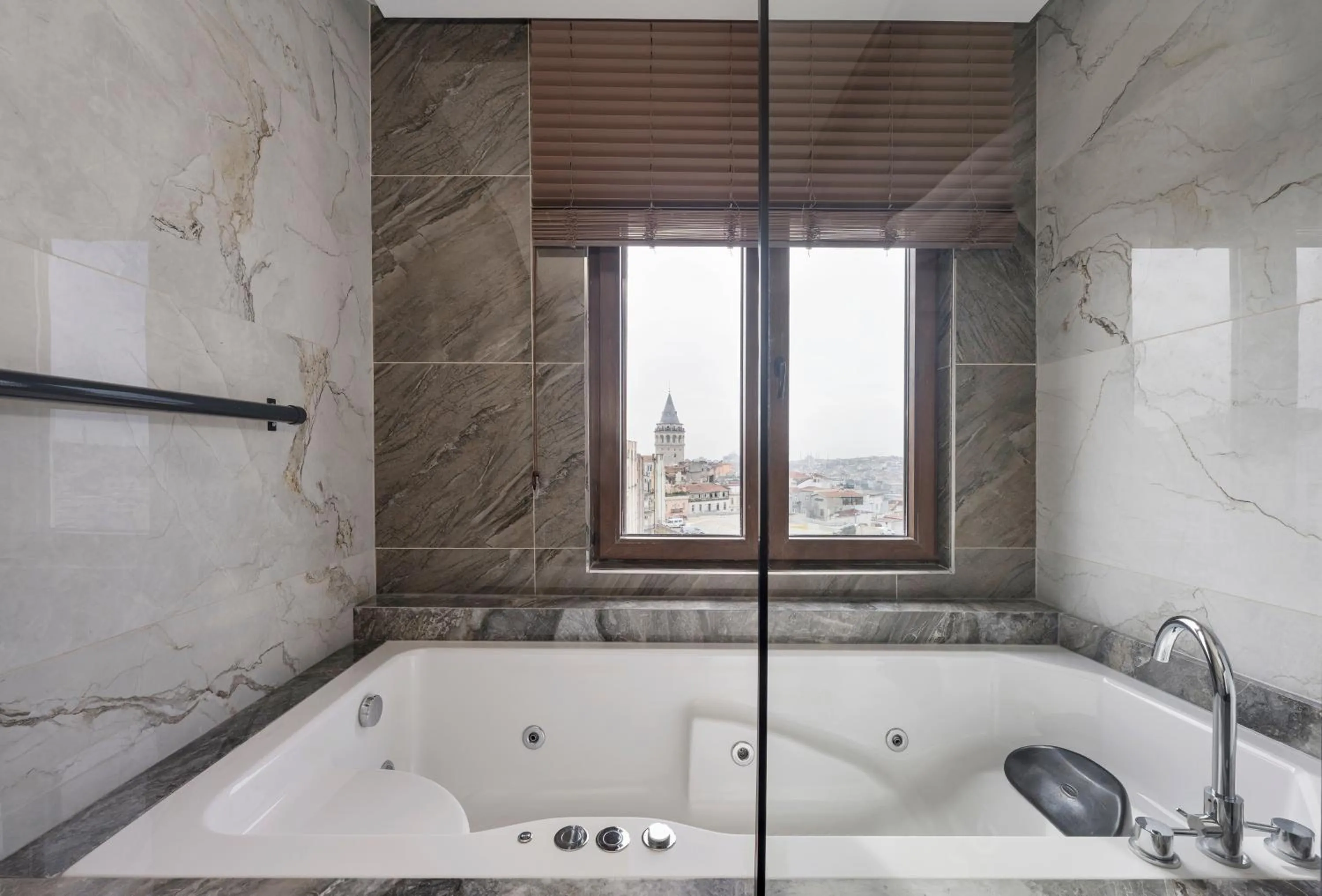 Hot Tub in Continental Hotel Pera