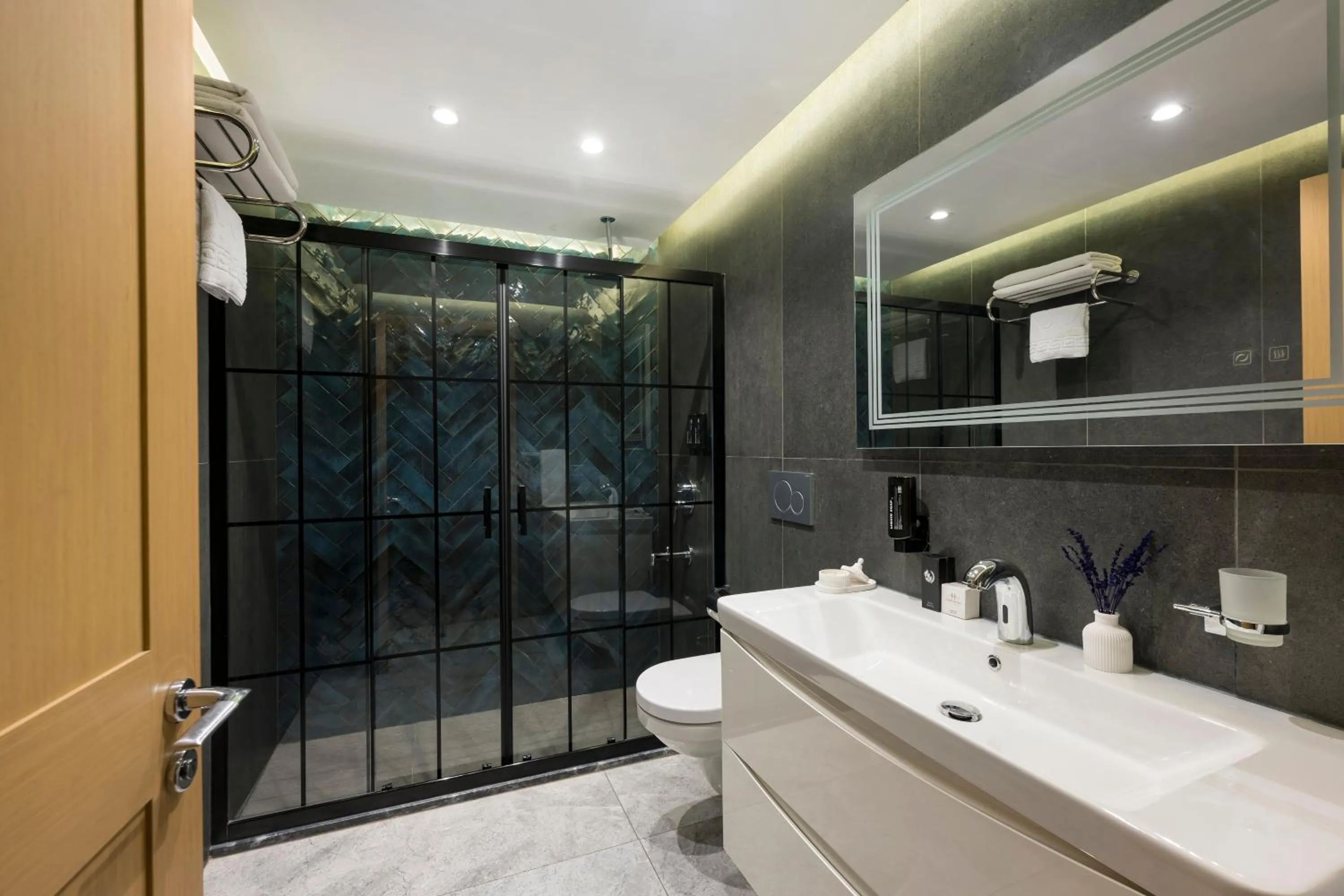 Shower in Continental Hotel Pera