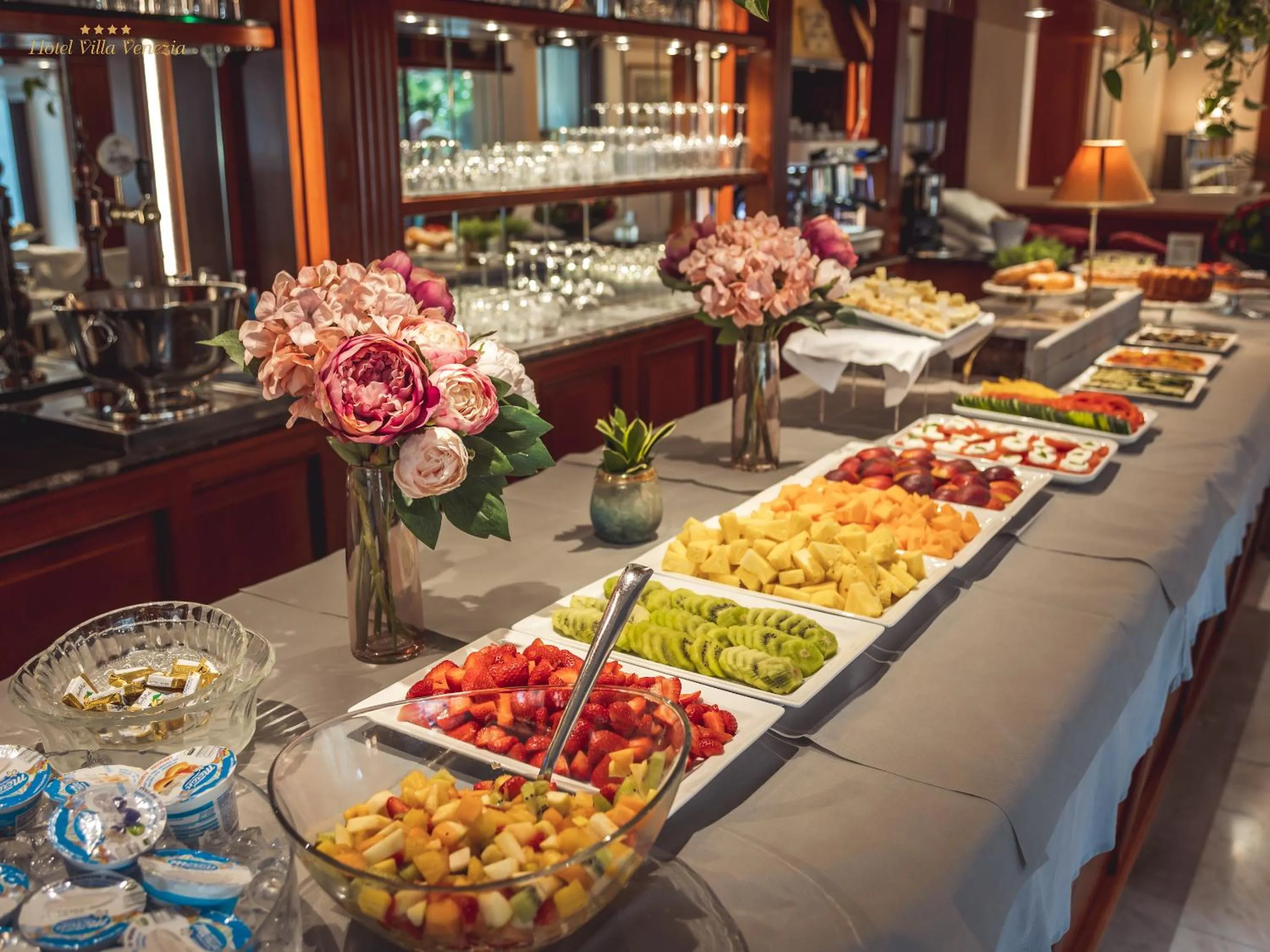 Buffet breakfast in Hotel Villa Venezia