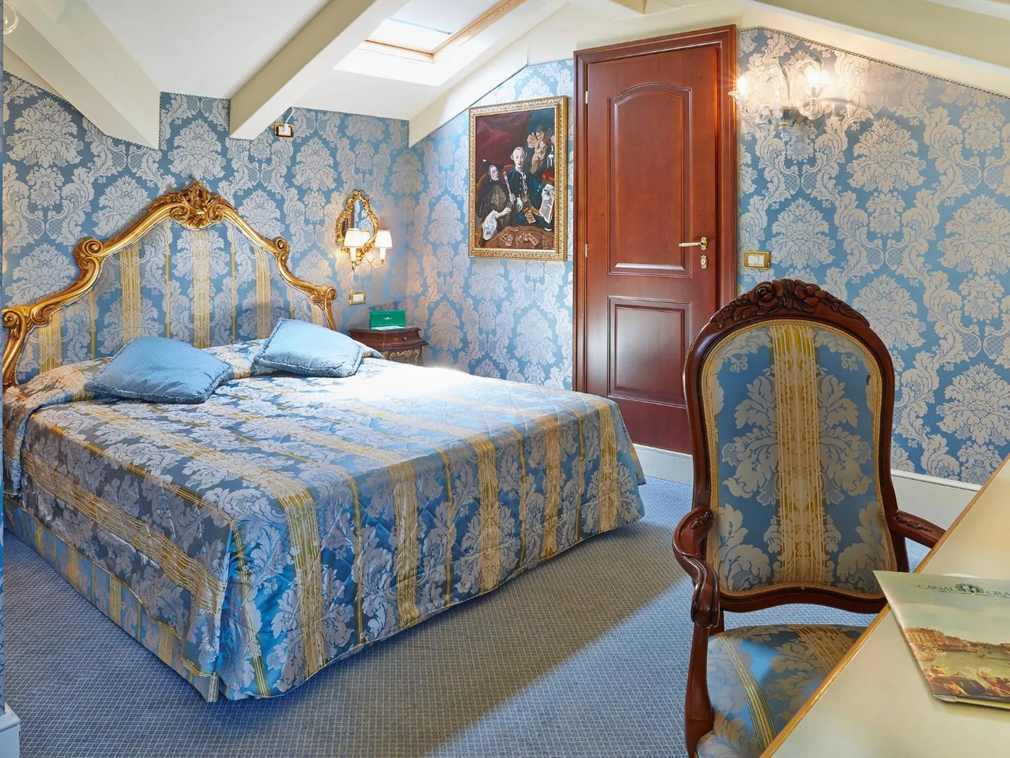 Bedroom, Bed in Canal Grande