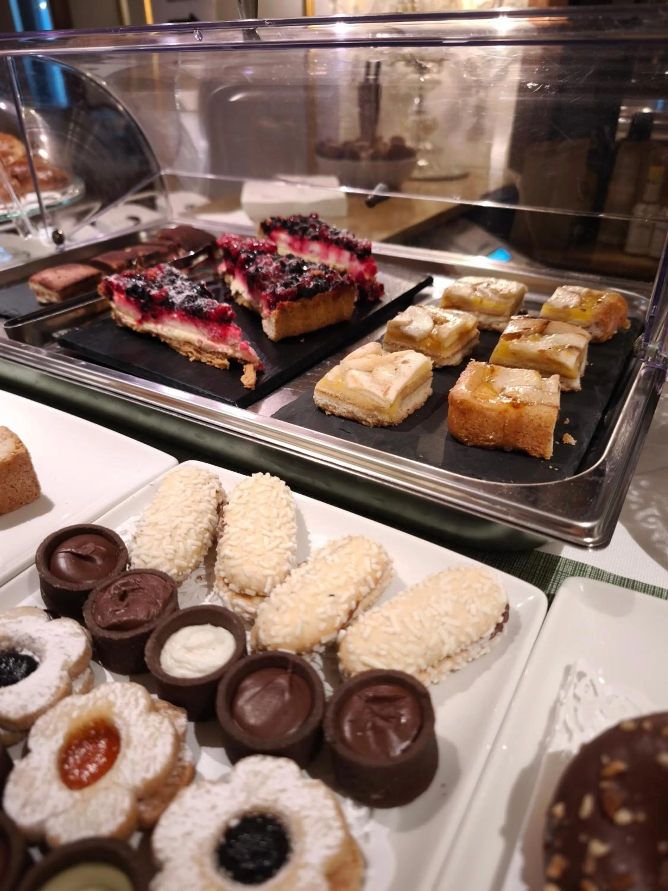 Breakfast in Canal Grande