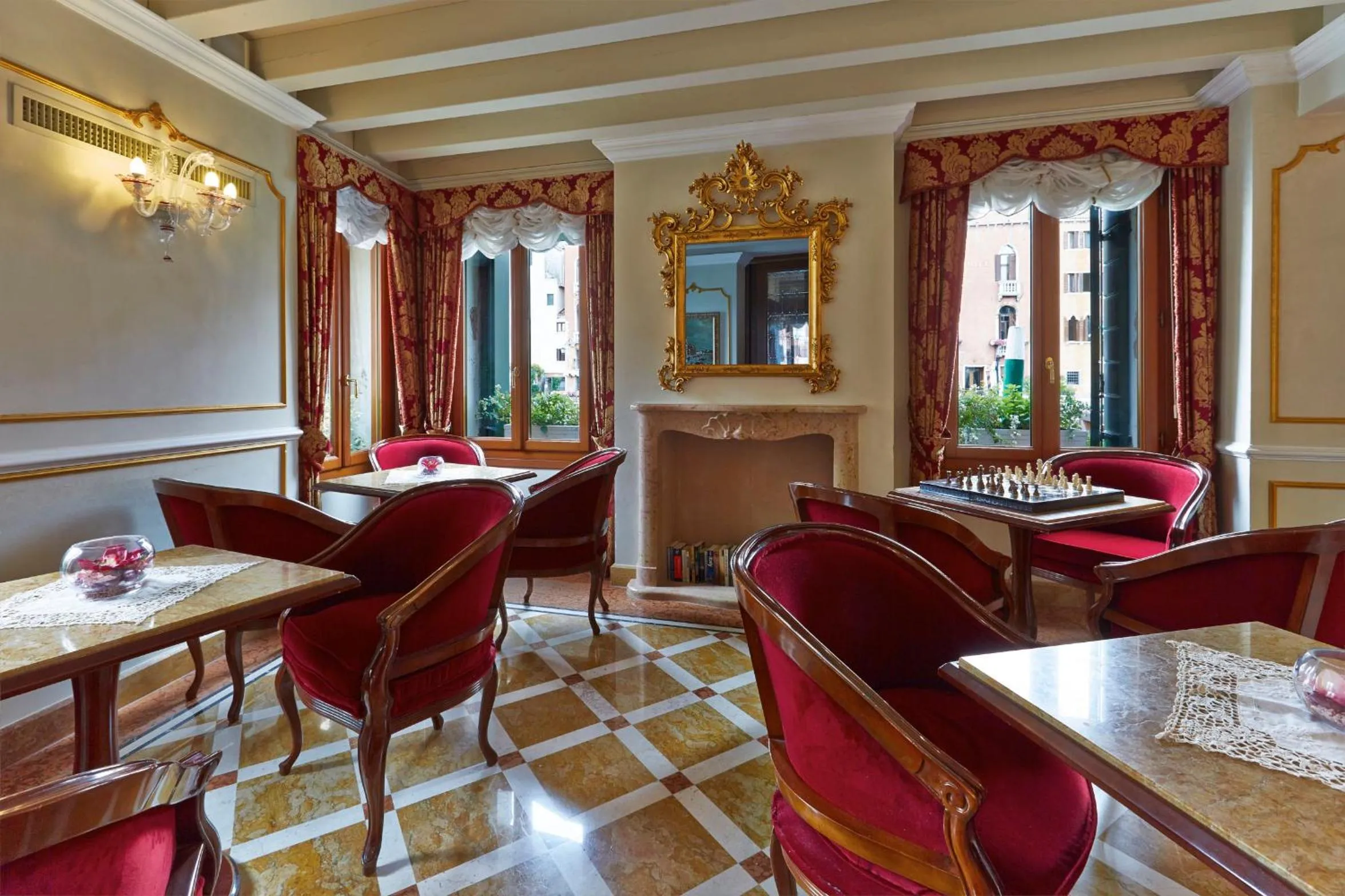 Communal lounge/ TV room in Canal Grande