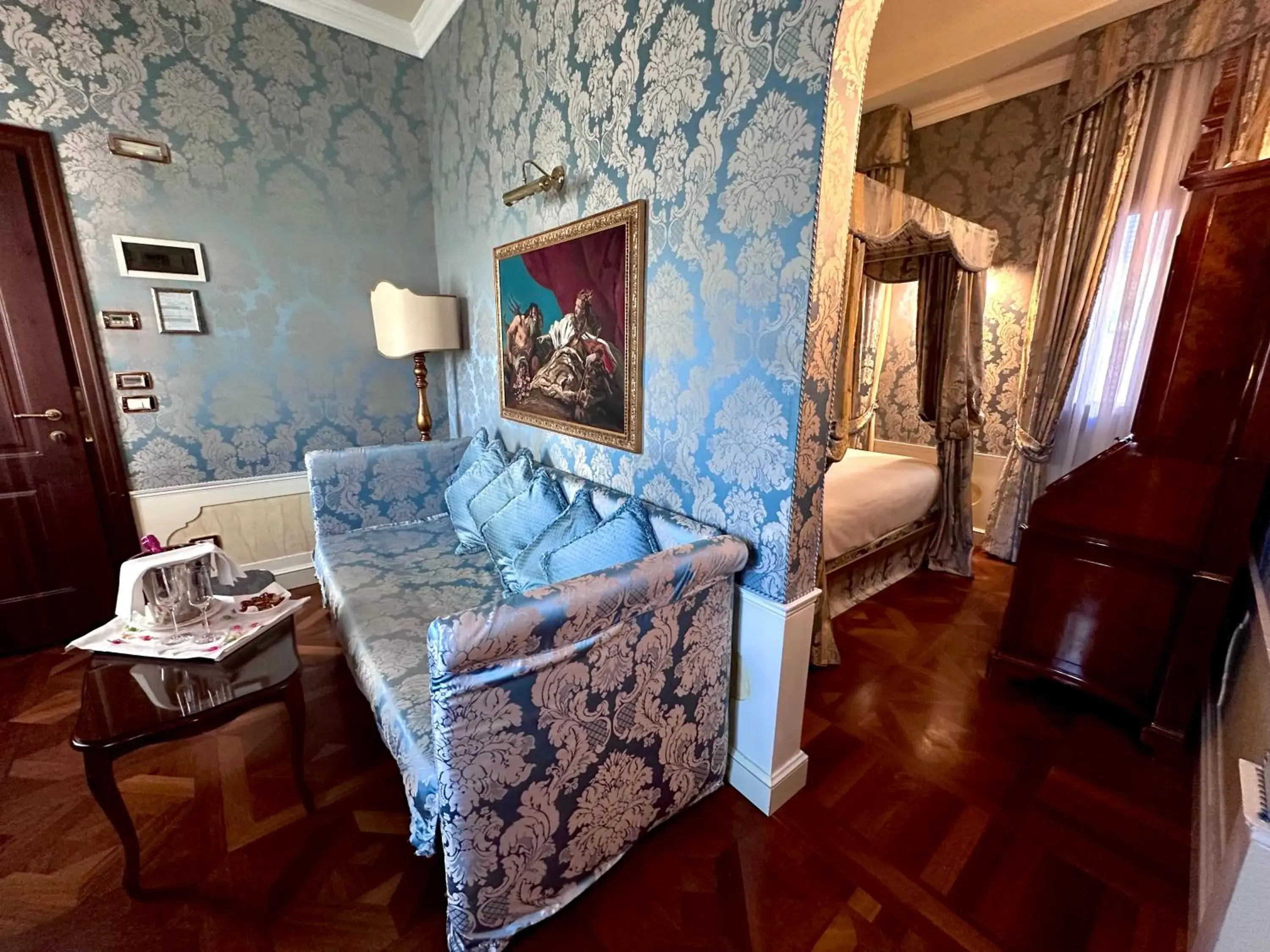 Prestige Junior Suite in Canal Grande Prestige Junior Suite in Canal Grande