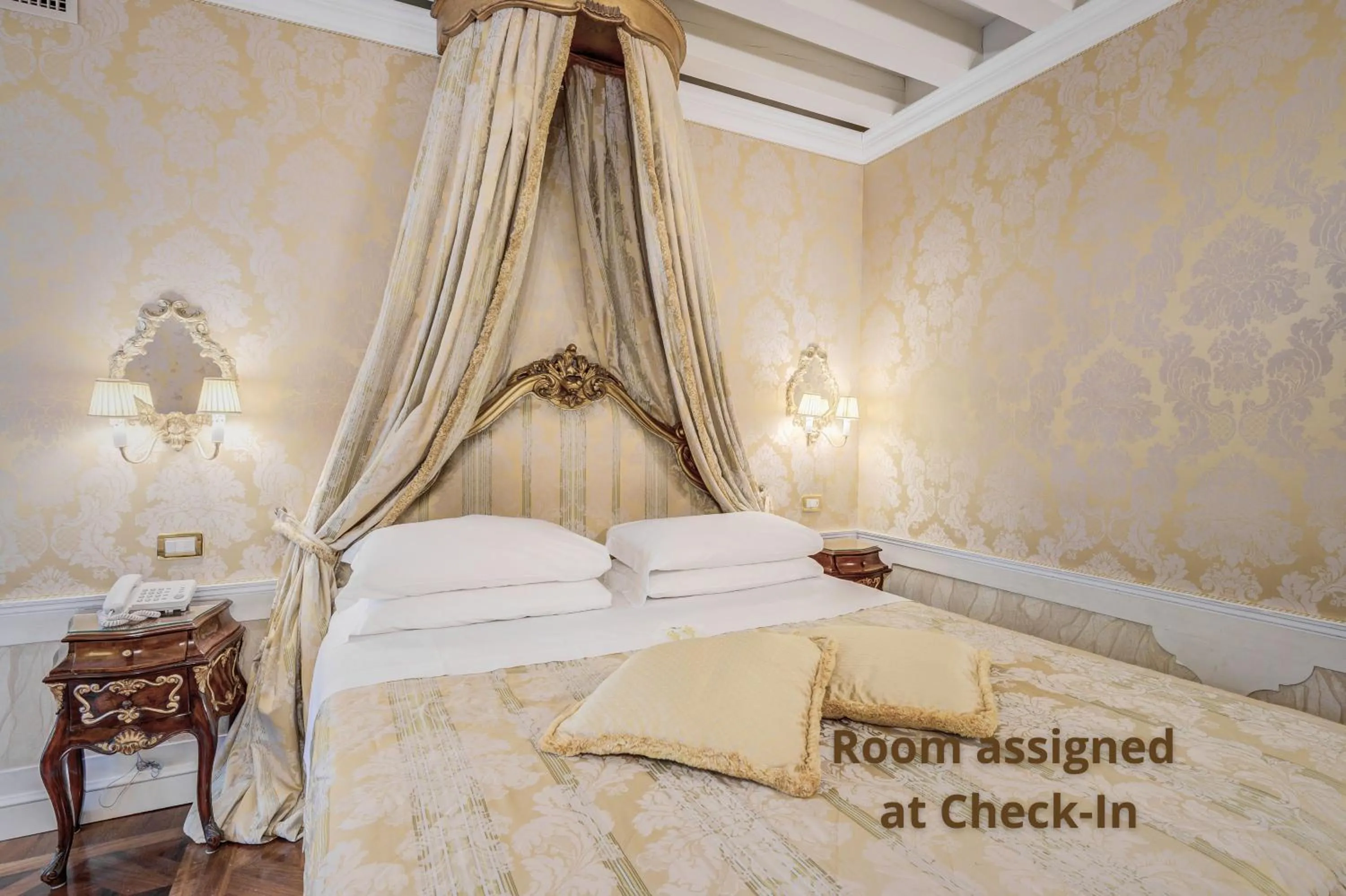 Bedroom, Bed in Canal Grande