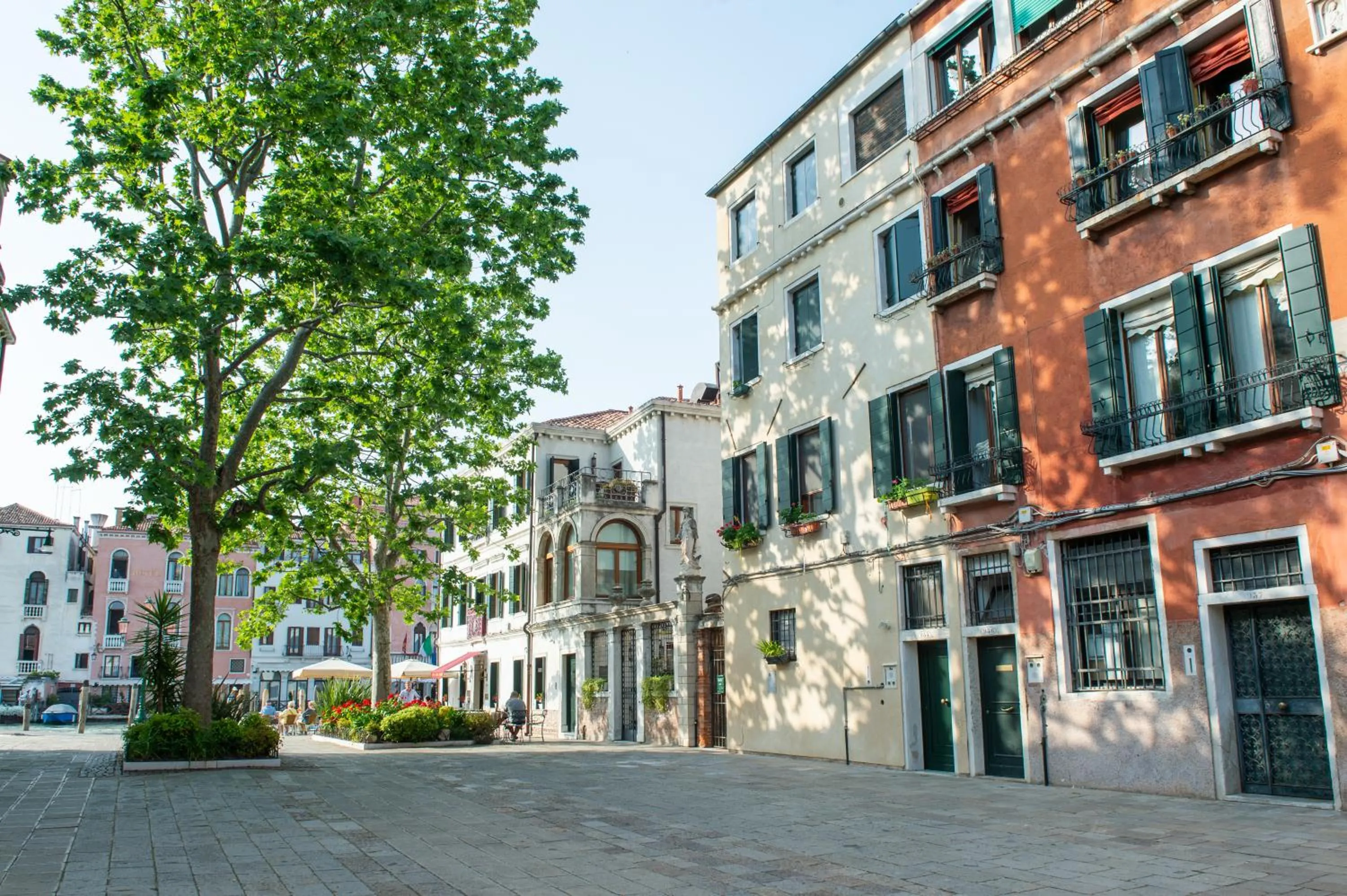 Property building in Canal Grande