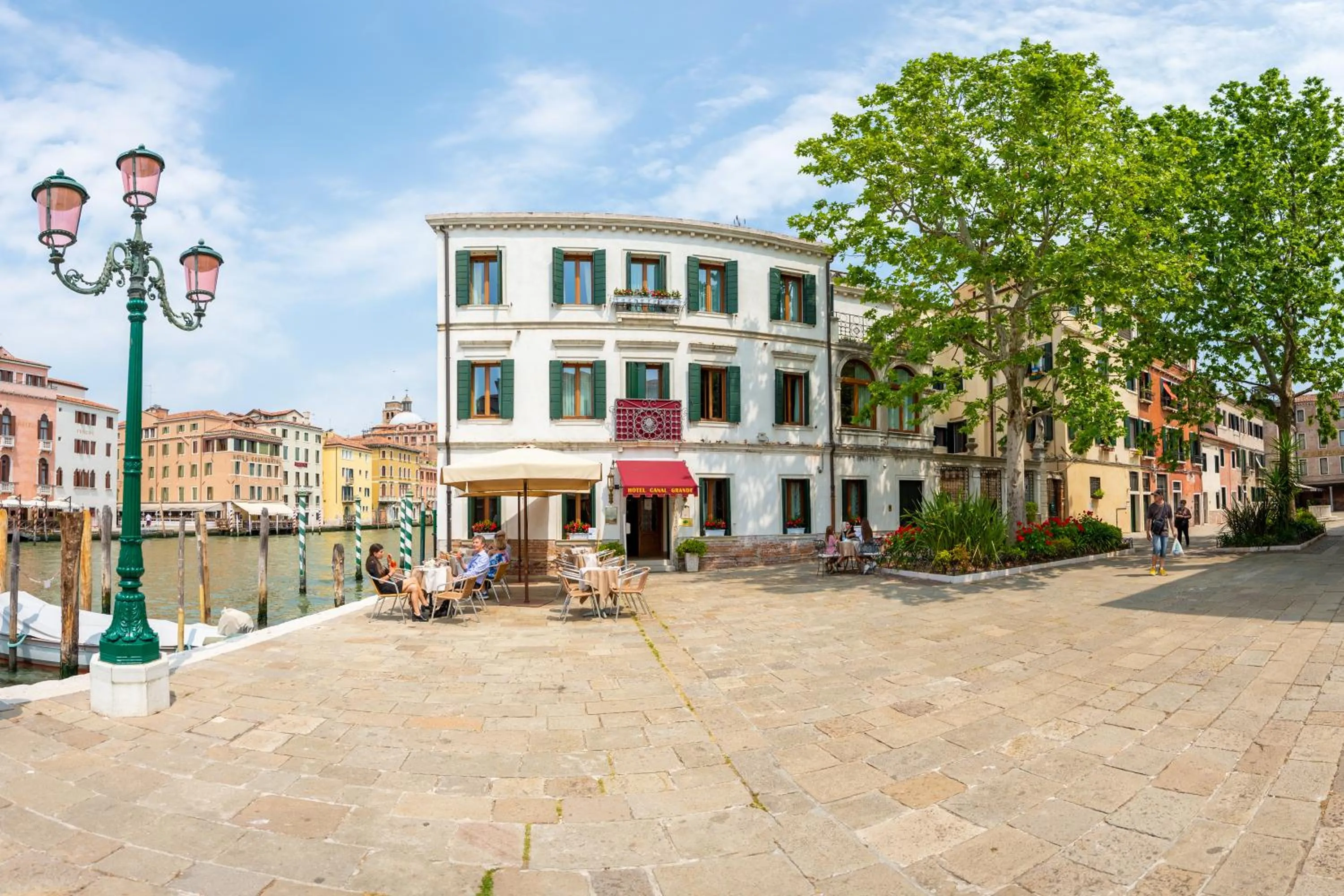 Property building in Canal Grande