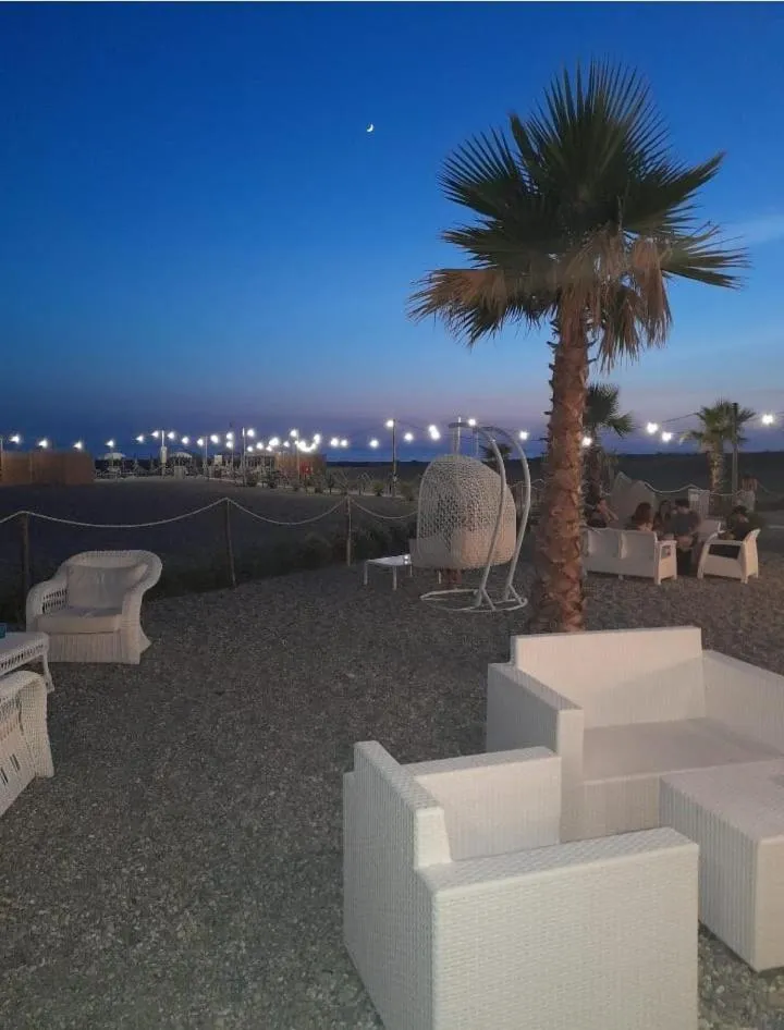 Restaurant/places to eat in Villa Lidia