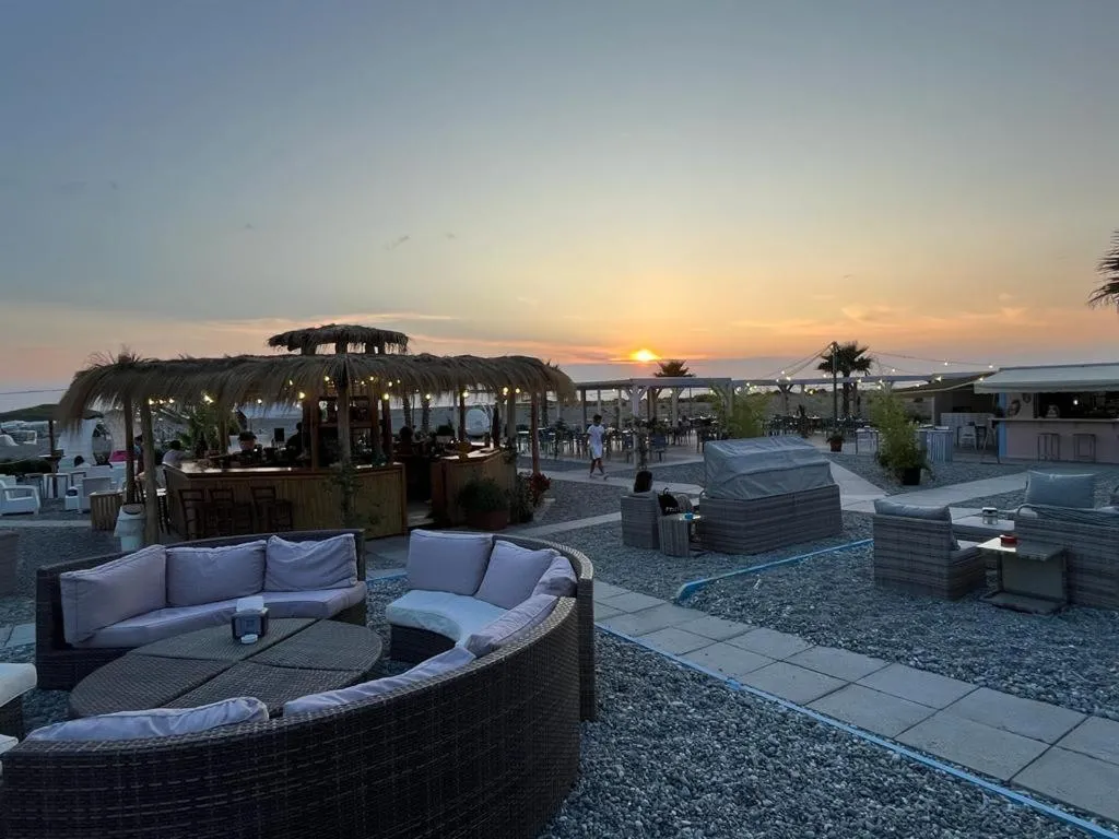 Restaurant/places to eat in Villa Lidia
