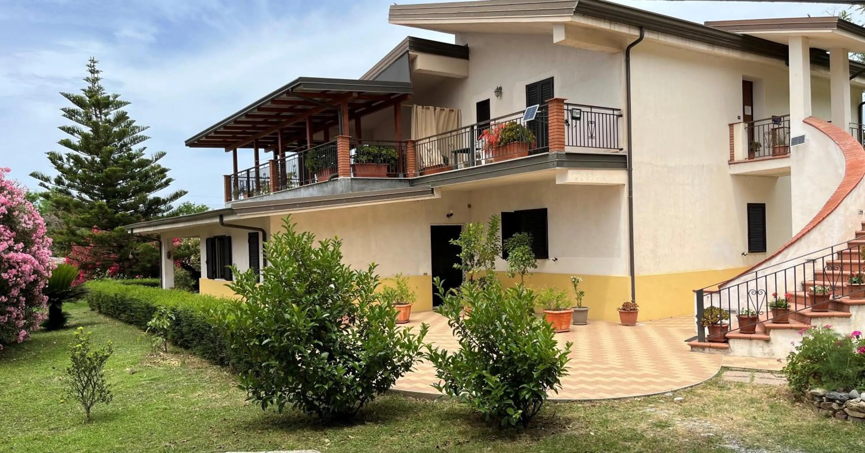 Property building in Villa Lidia