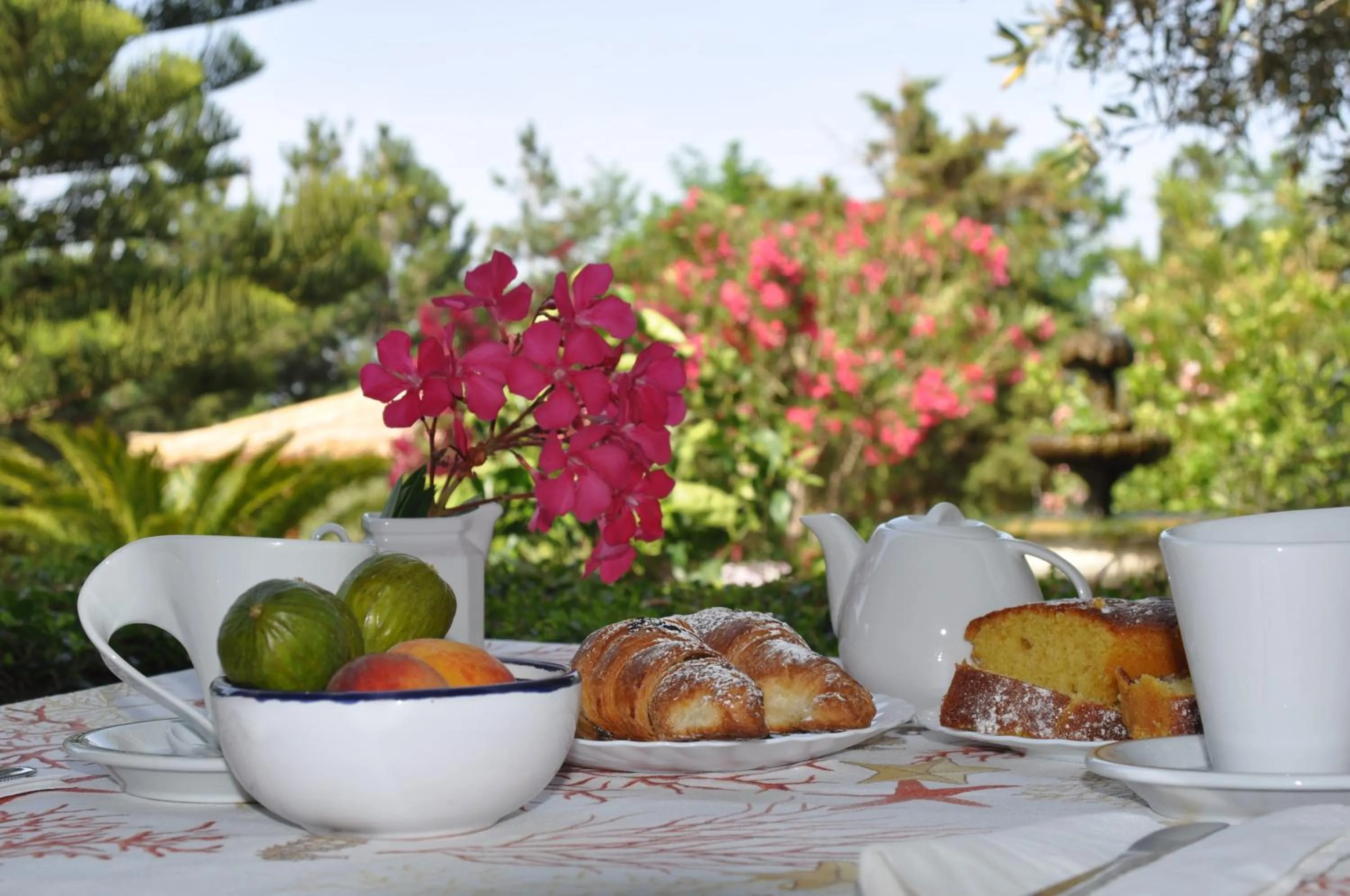 Breakfast in Villa Lidia