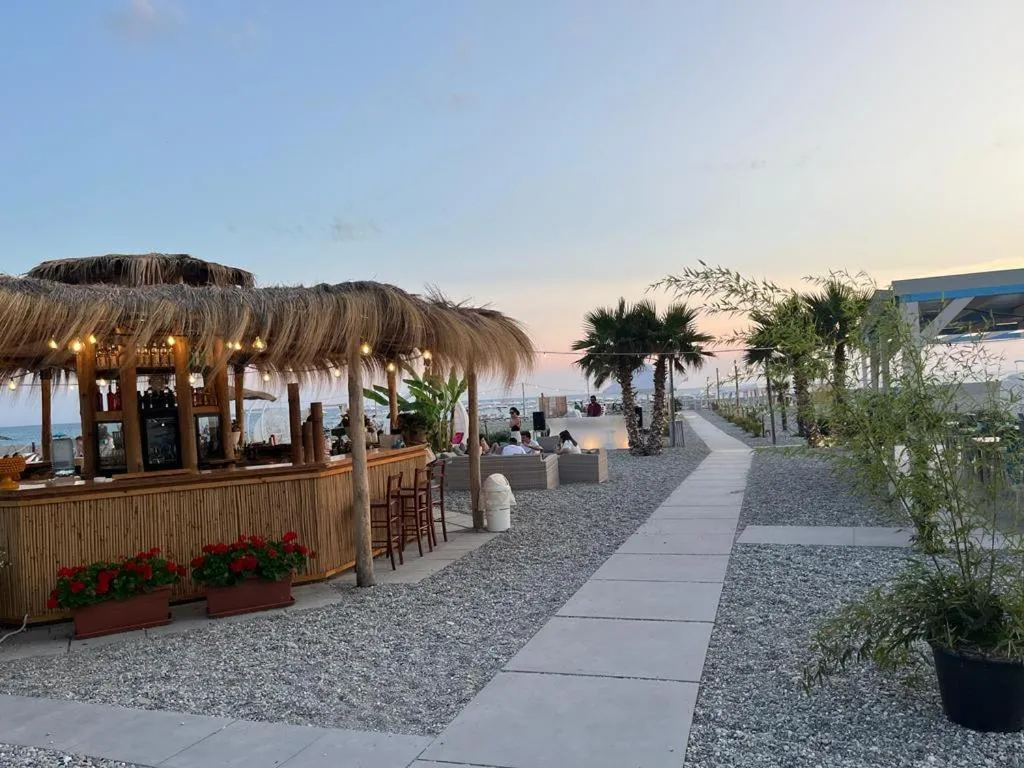 Restaurant/places to eat in Villa Lidia