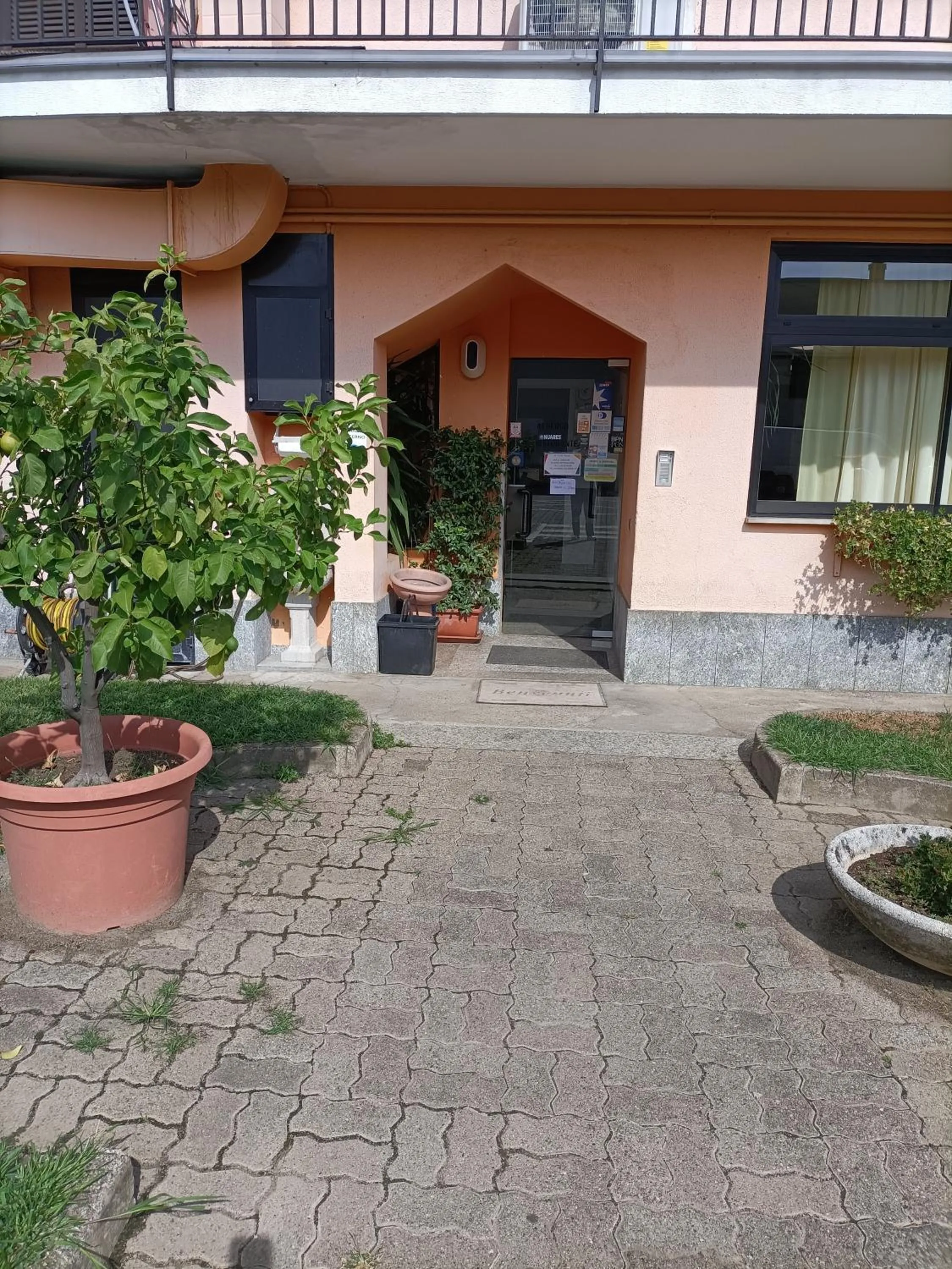 Inner courtyard view in Albergo Roma
