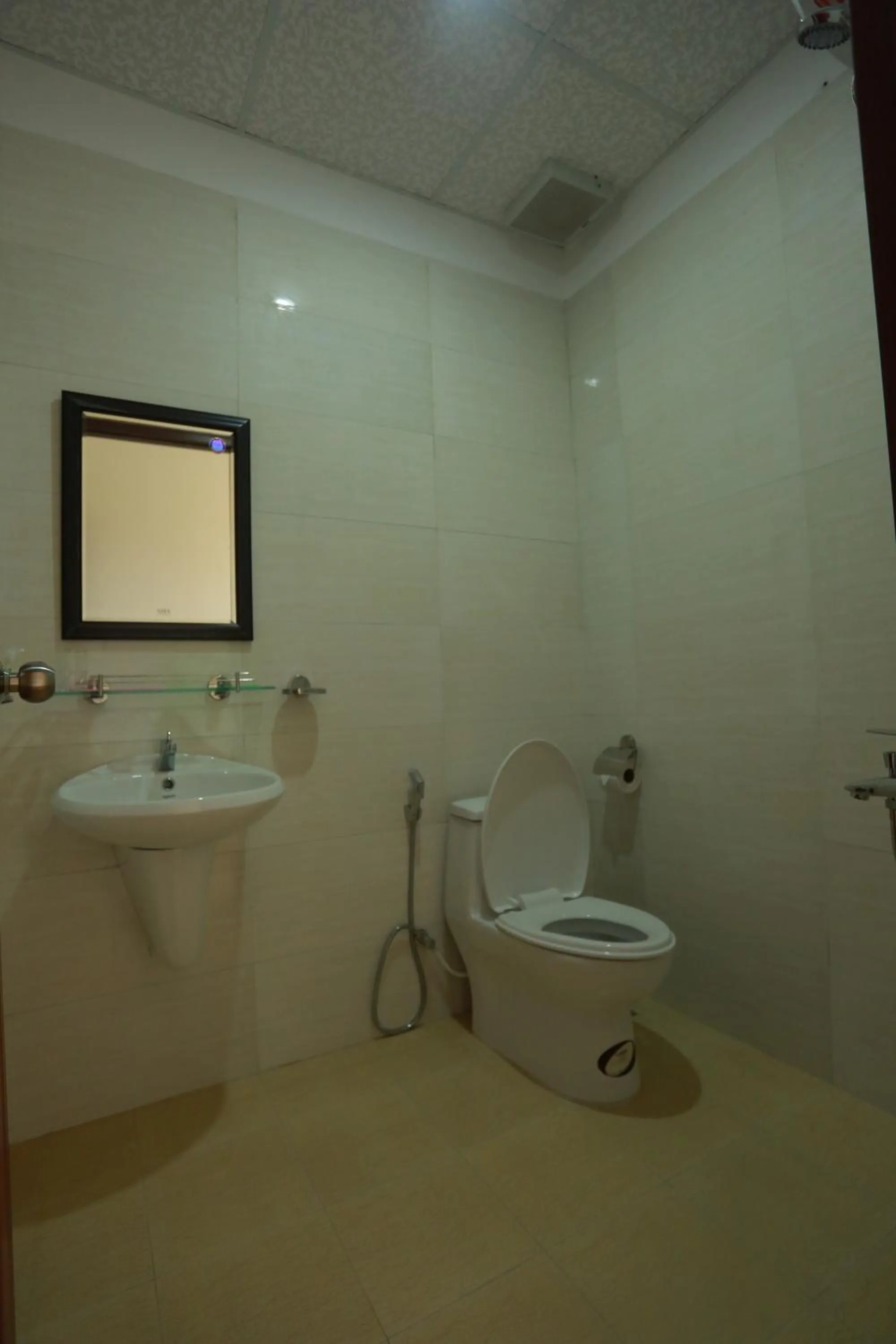 Shower in Gia Loi Hotel