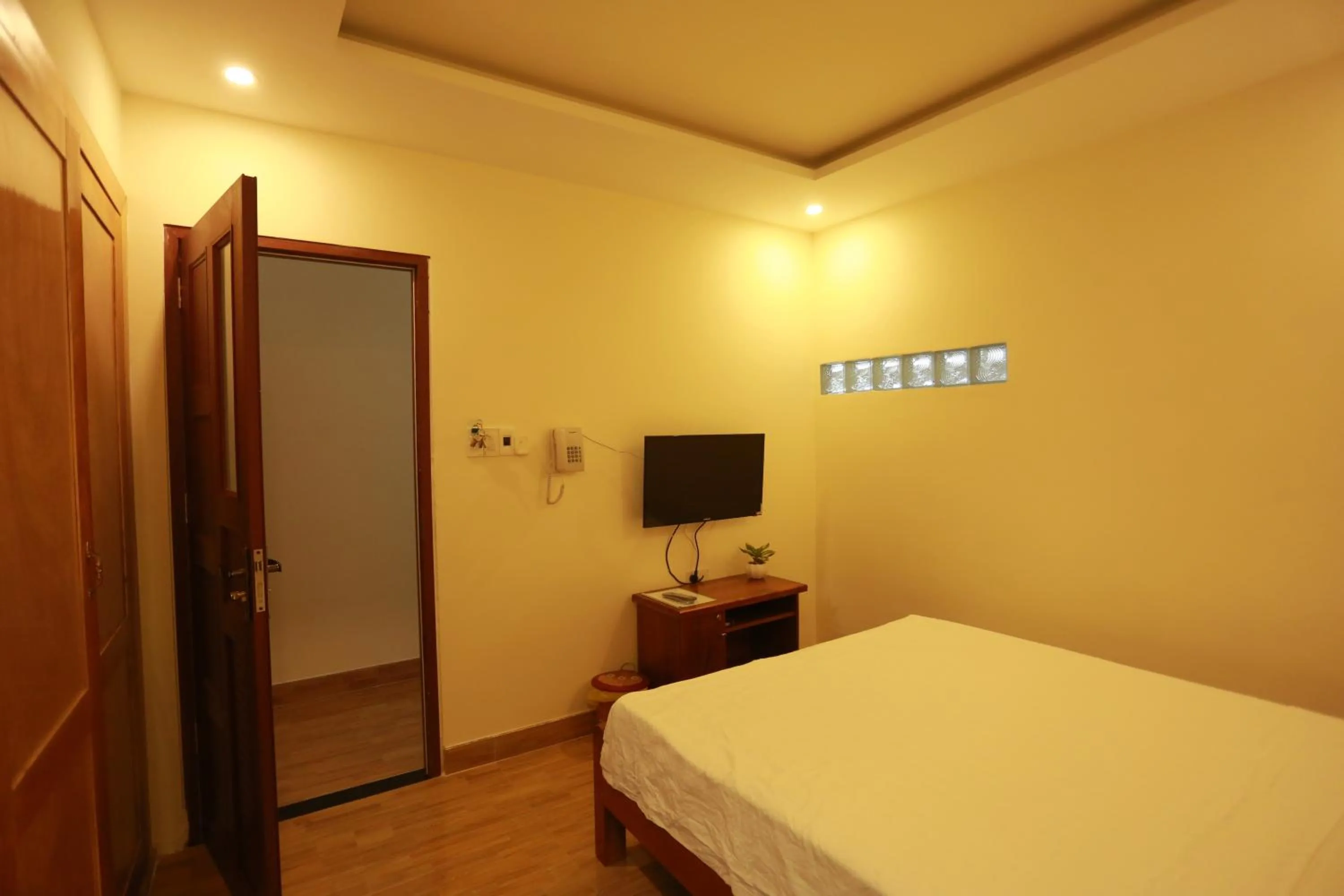 Nearby landmark, Bed in Gia Loi Hotel