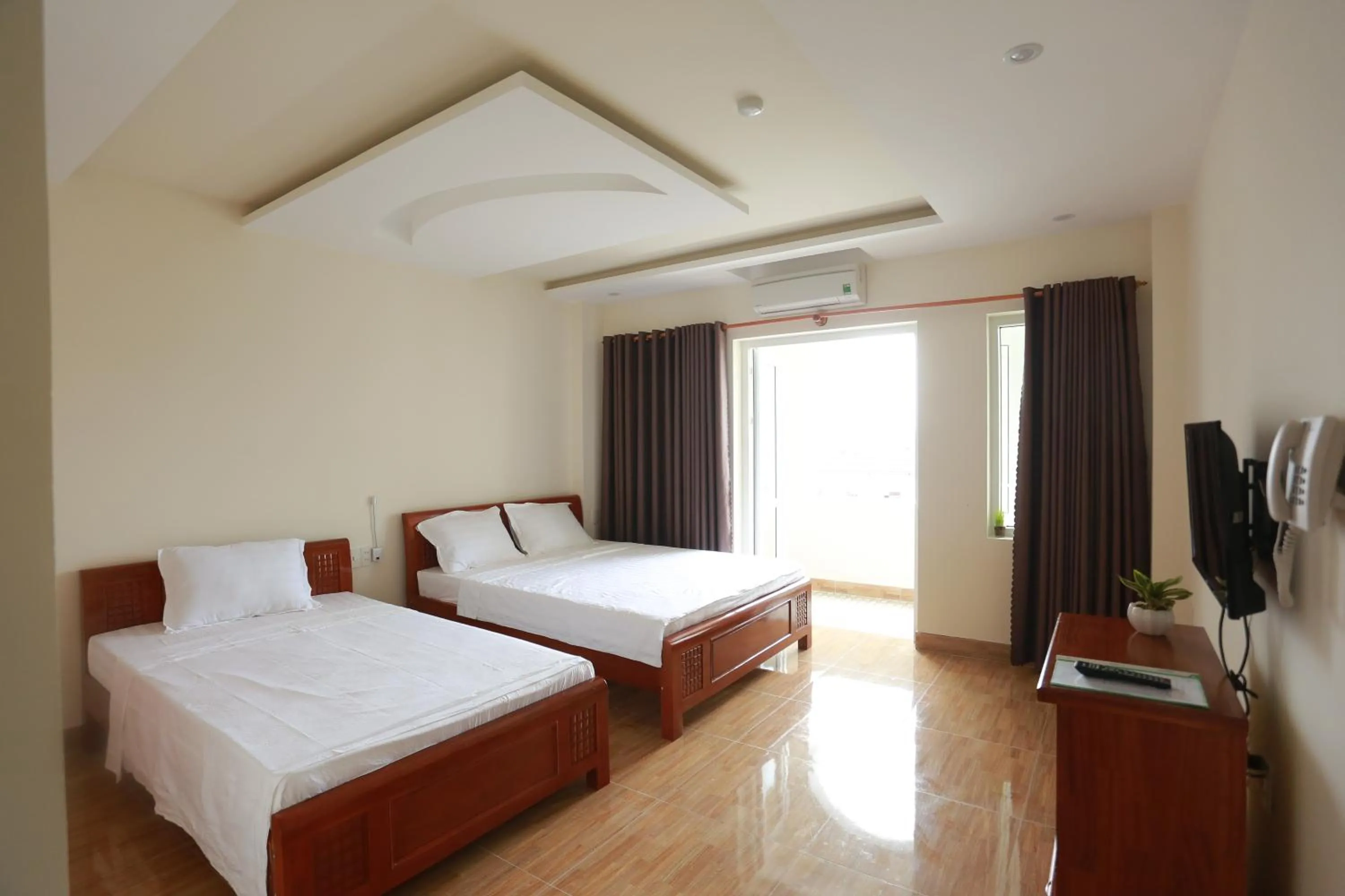 Toilet, Bed in Gia Loi Hotel