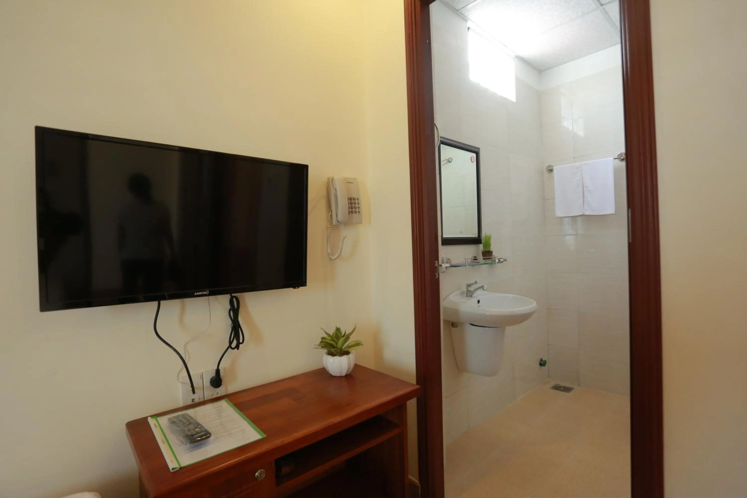 Shower in Gia Loi Hotel