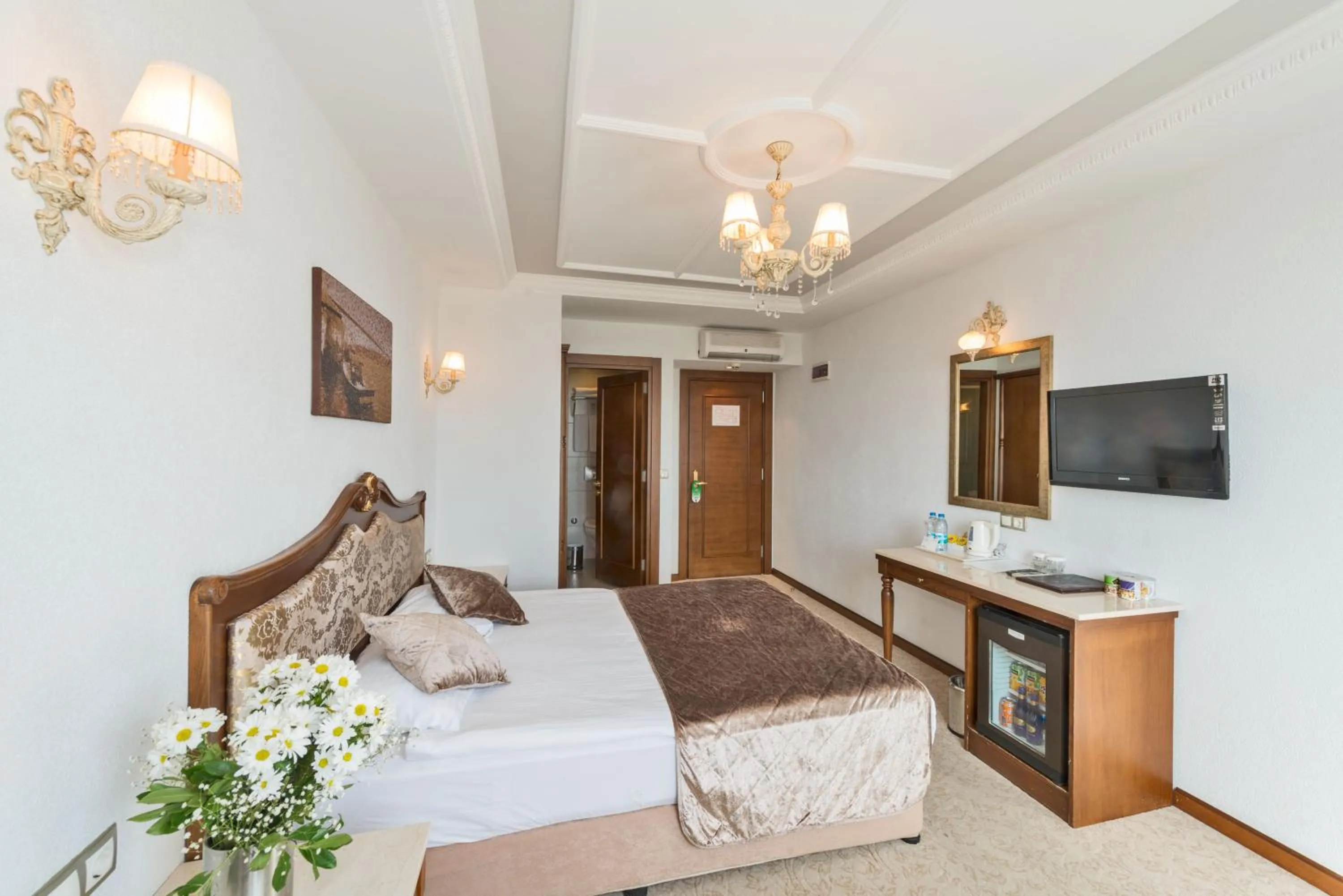 Photo of the whole room, Bed in Antis Hotel-Special Category