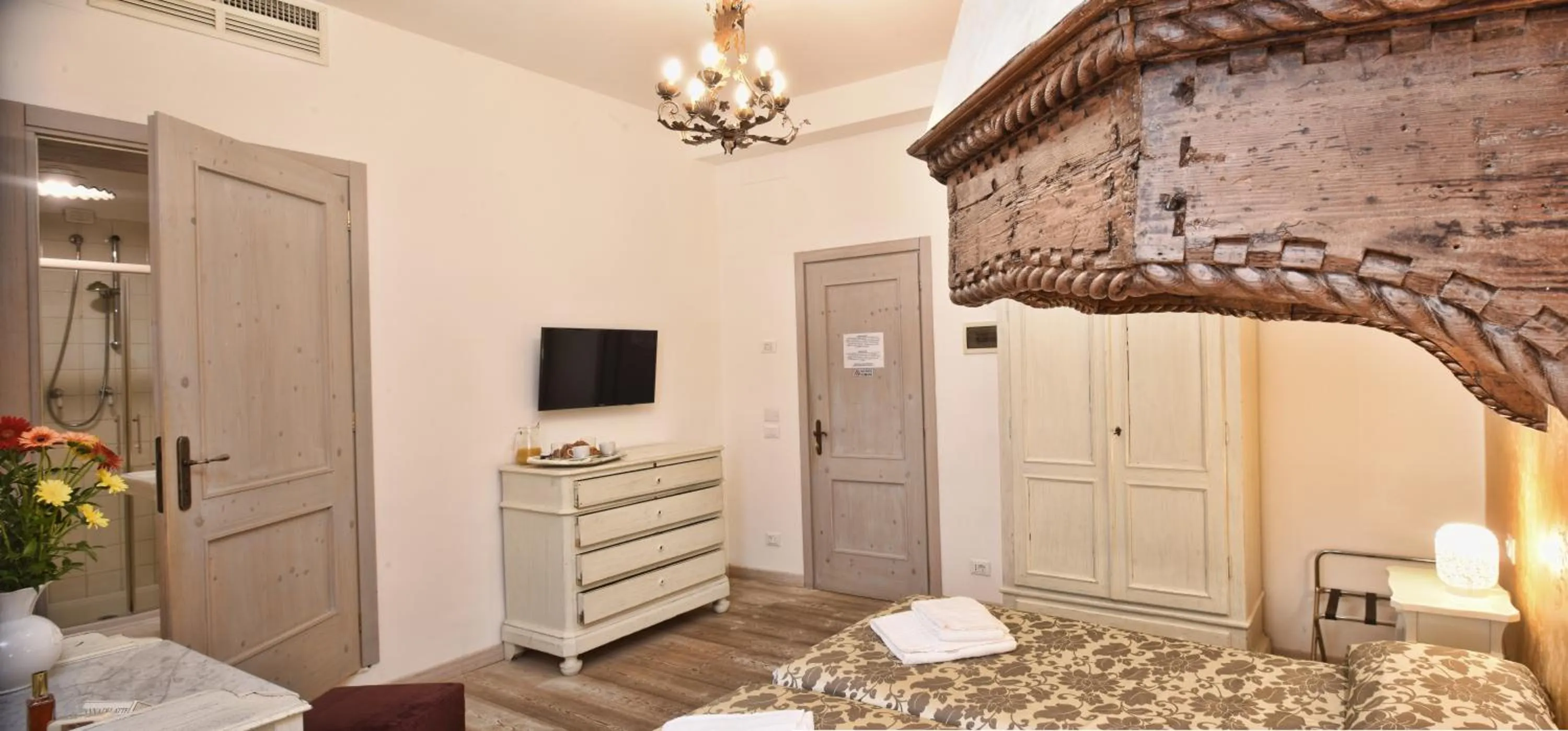 Photo of the whole room, Bed in Locanda Casa Martini