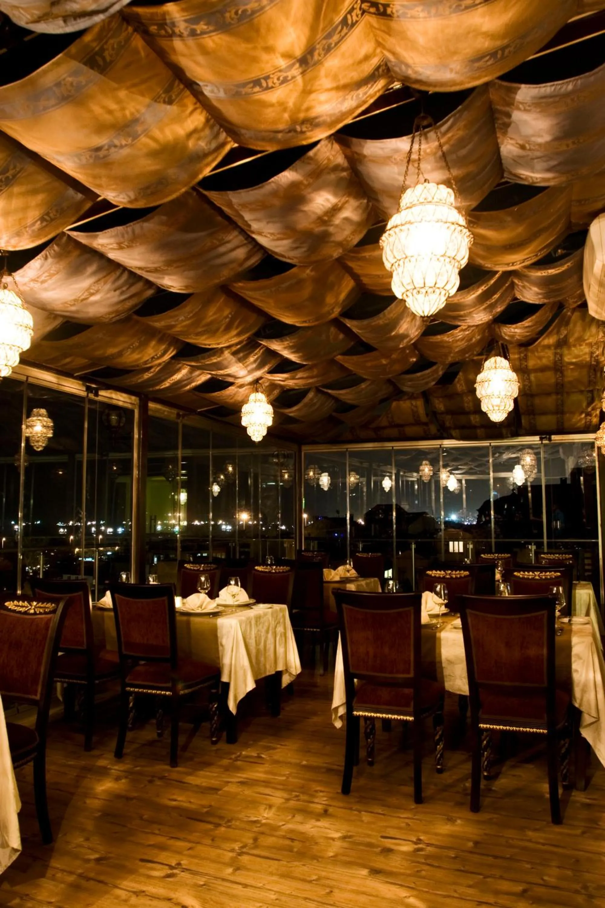 Restaurant/places to eat in Ottoman Hotel Park - Special Category