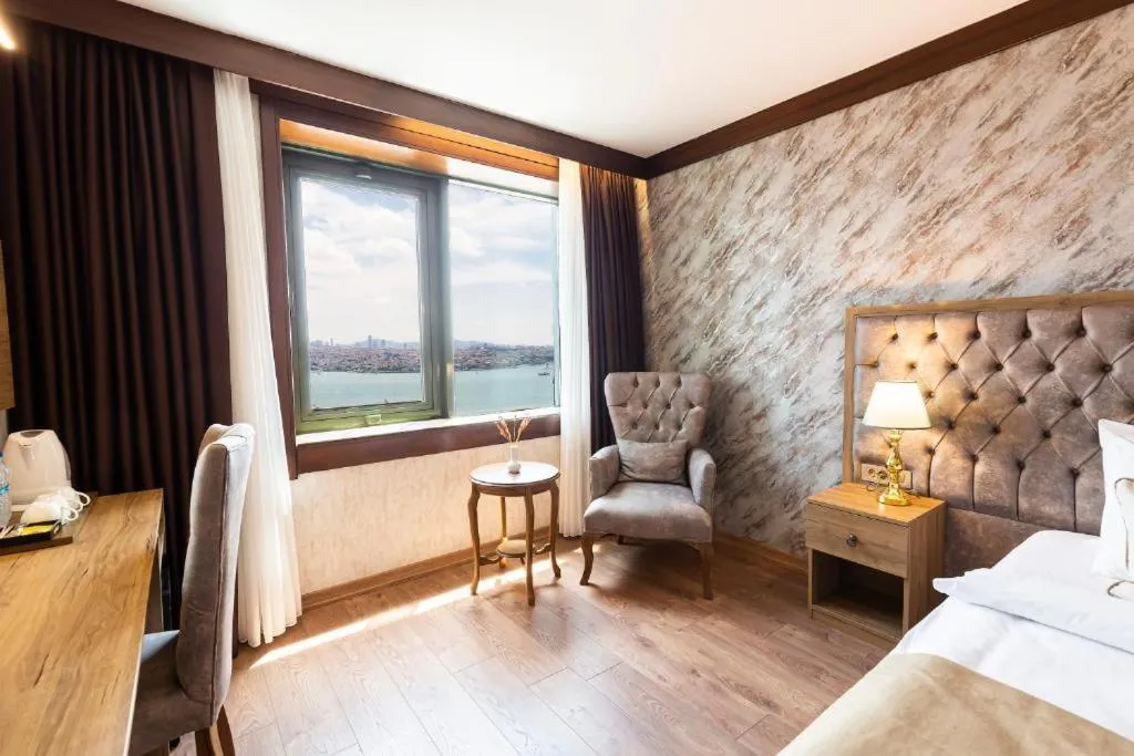 Bedroom, Bed in Marble Hotel