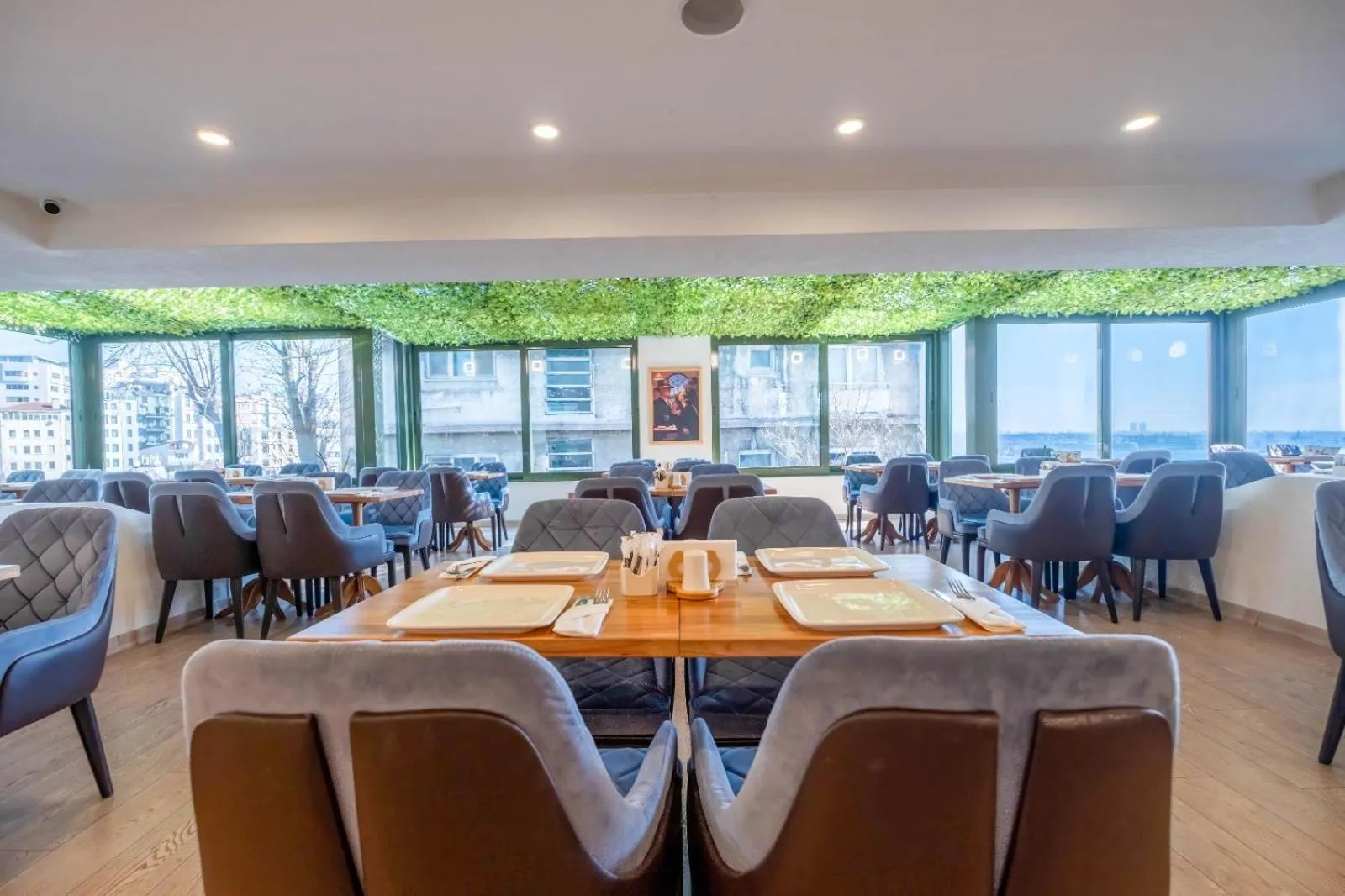 Restaurant/places to eat in Marble Hotel