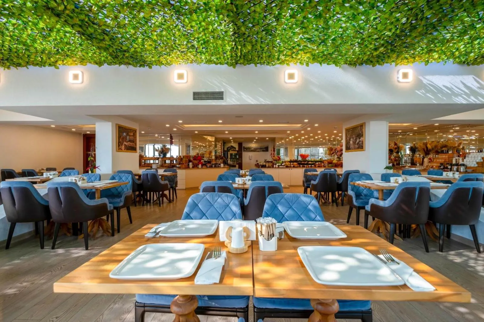 Restaurant/places to eat in Marble Hotel