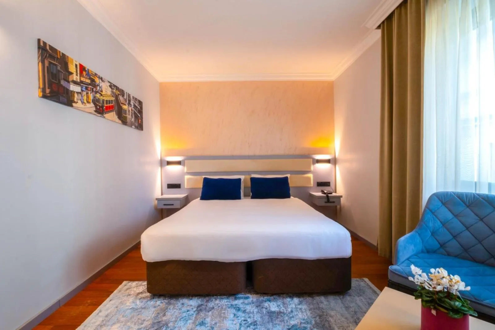 Bedroom, Bed in Marble Hotel