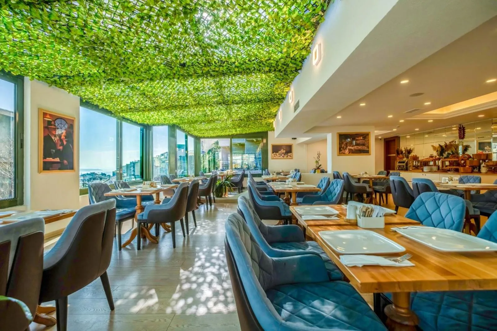 Restaurant/places to eat in Marble Hotel