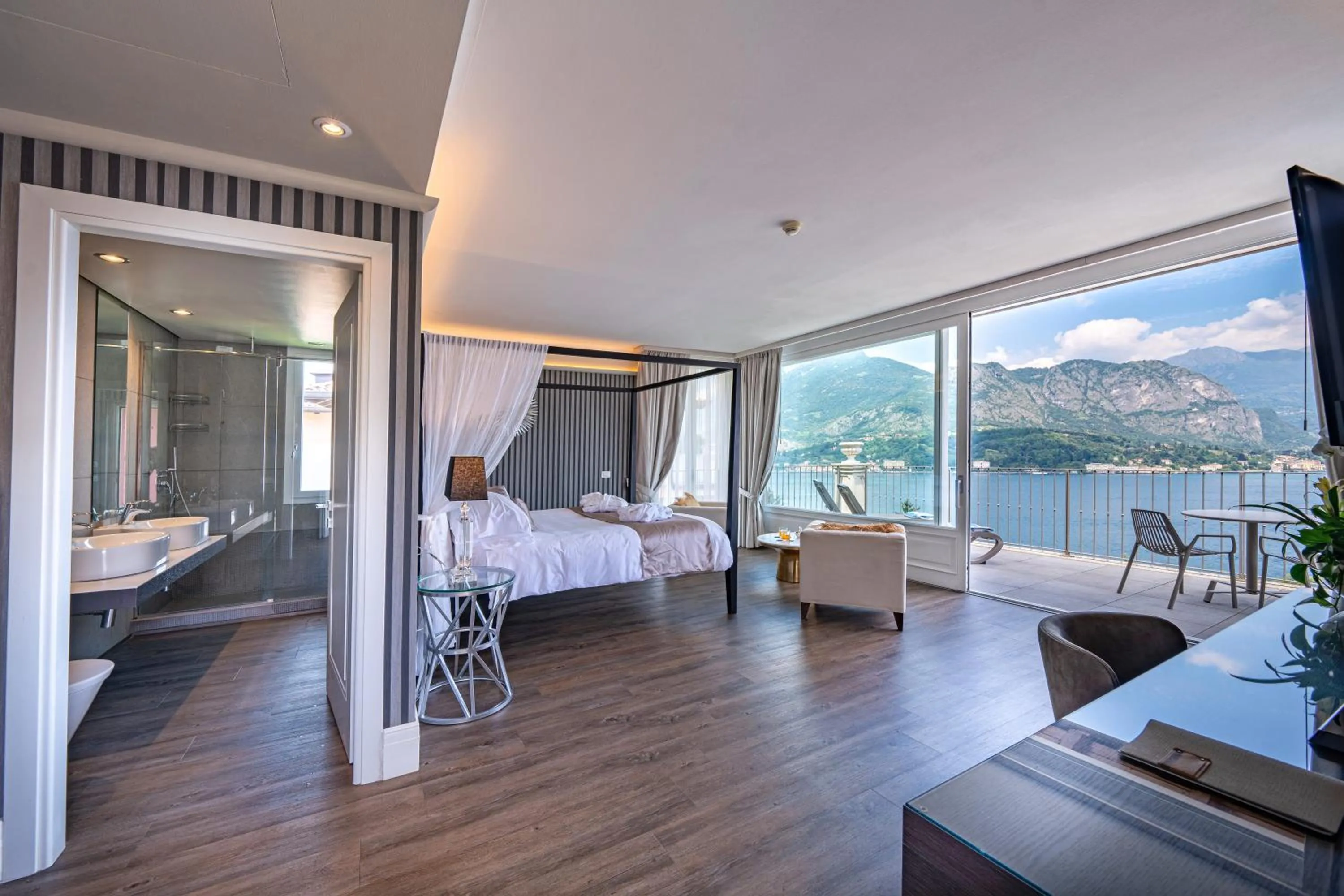 Shower, Bed in Borgo Le Terrazze