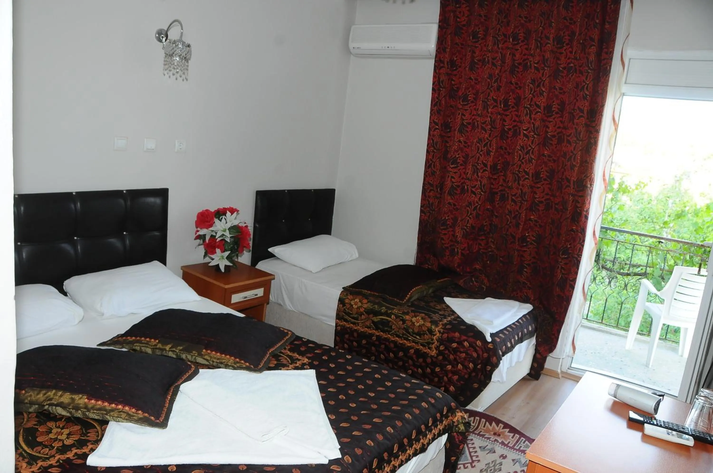 Photo of the whole room, Bed in Hotel Dort Mevsim