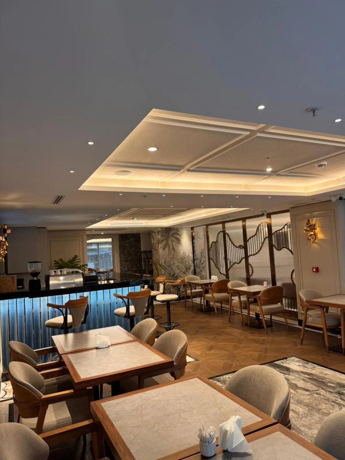 Restaurant/places to eat in Grand Hilarium Hotel