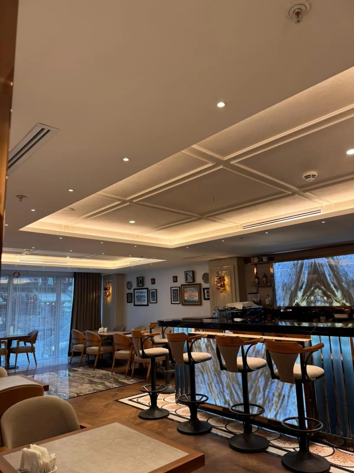 Restaurant/places to eat in Grand Hilarium Hotel