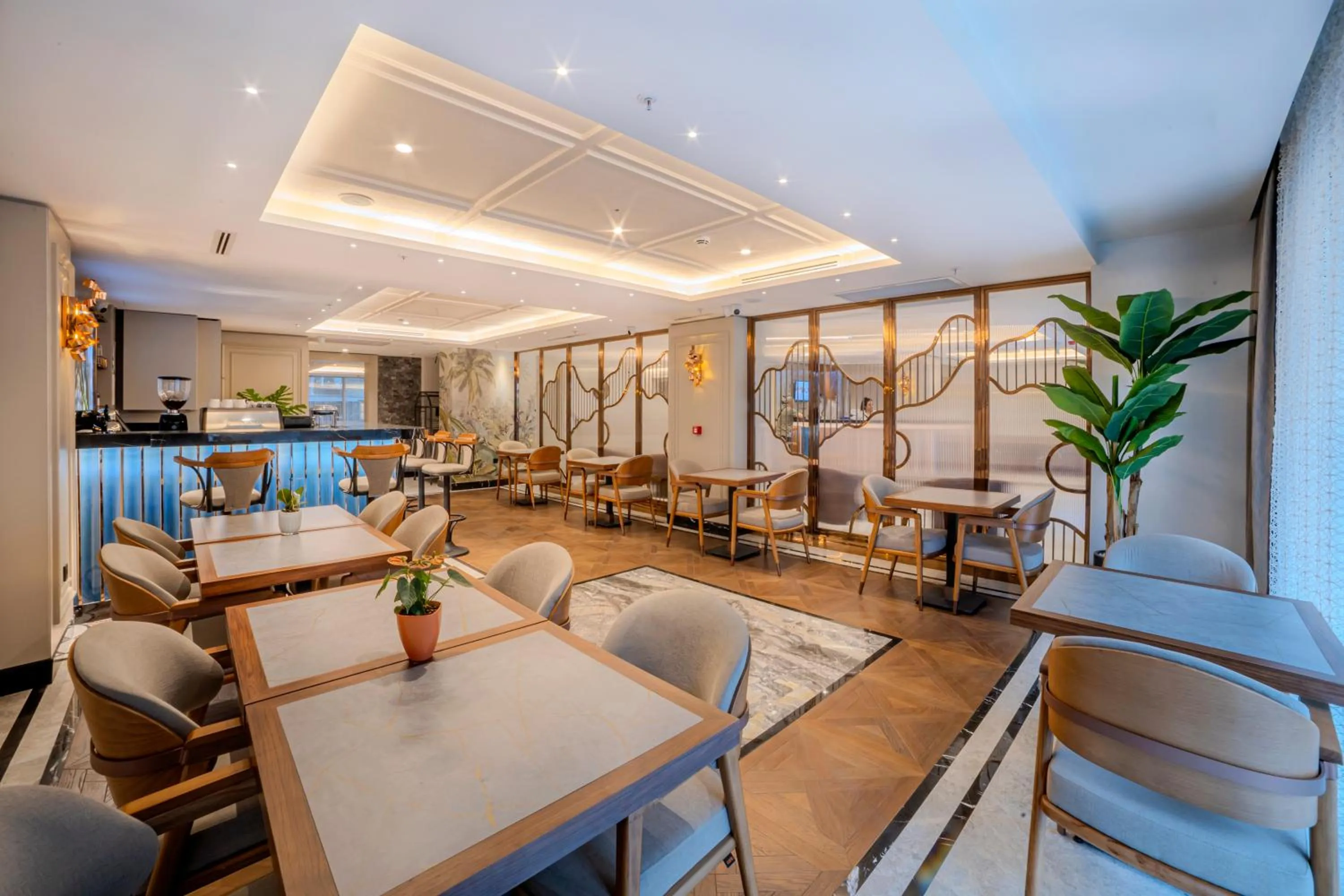 Restaurant/places to eat in Grand Hilarium Hotel