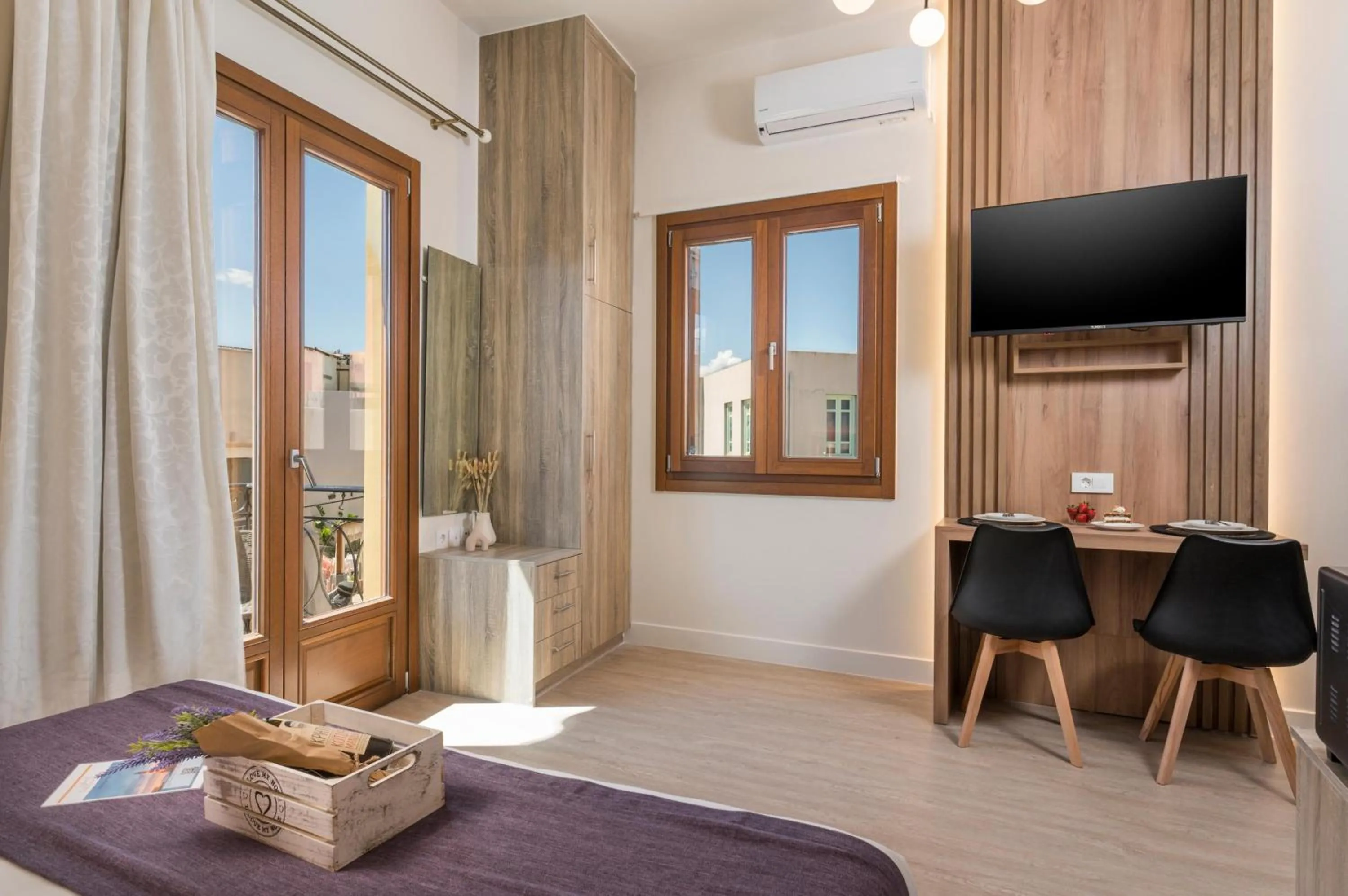 Day, Bed in Porto Orion Studios