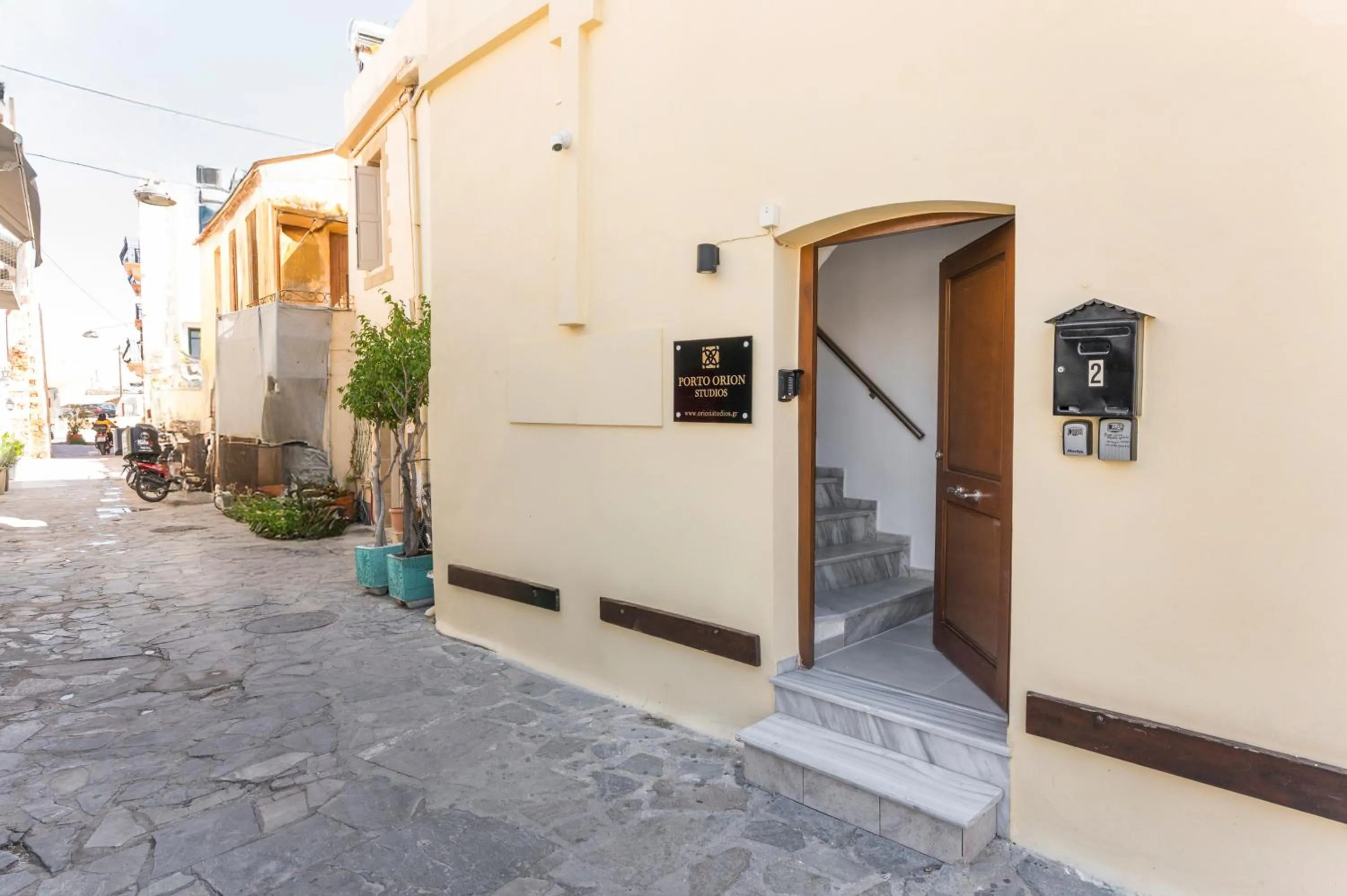 Facade/entrance in Porto Orion Studios