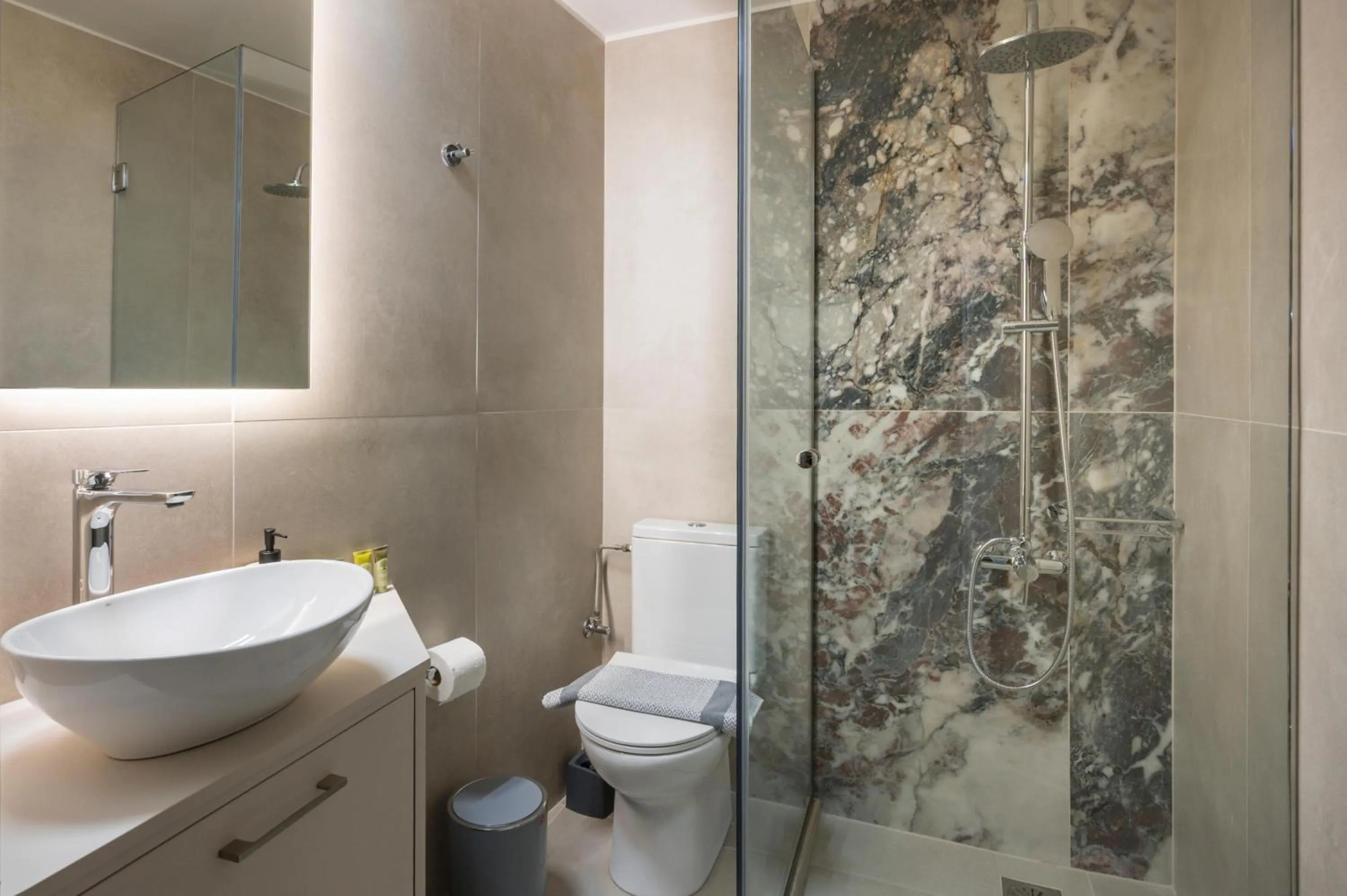 Shower in Porto Orion Studios