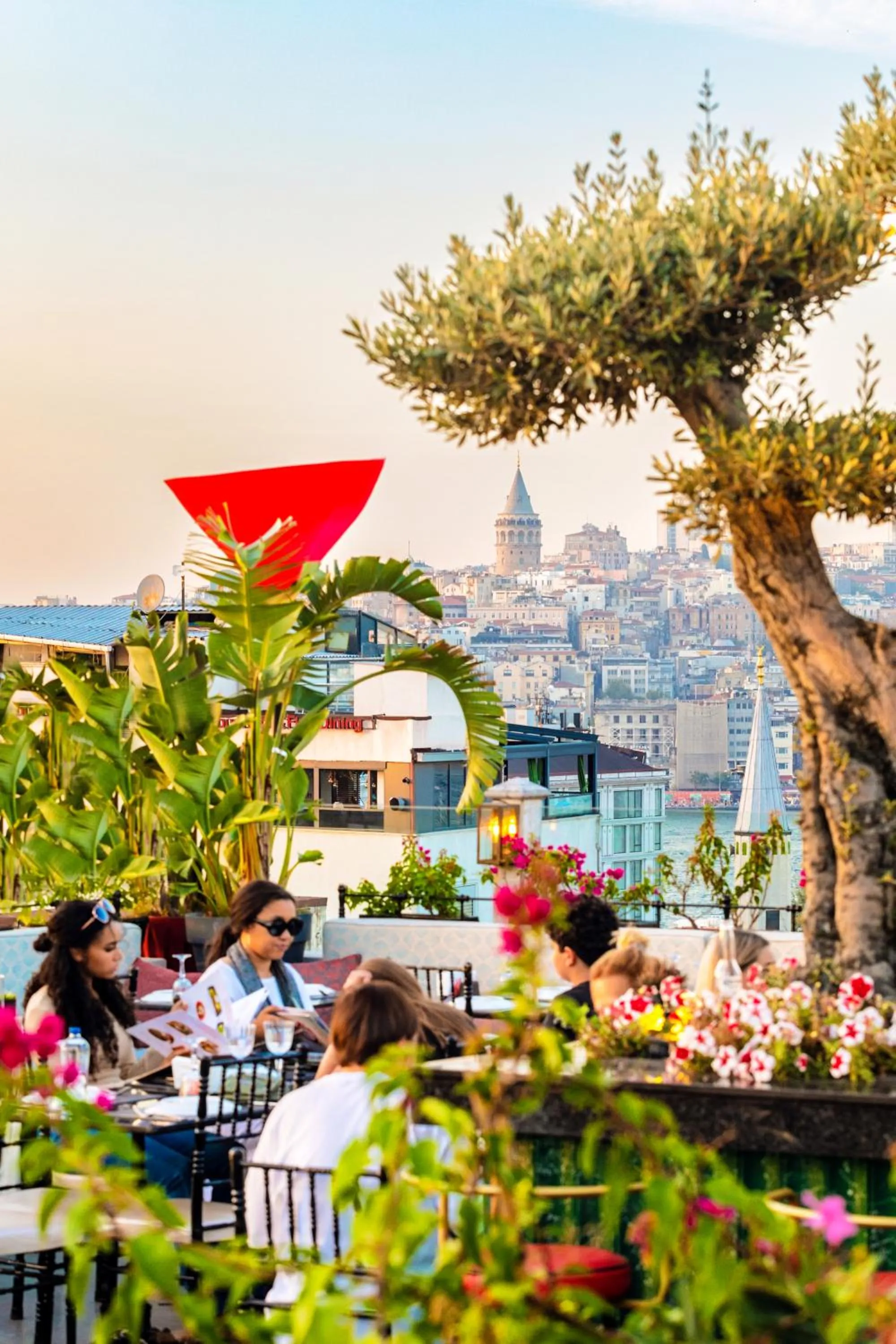 Restaurant/places to eat in Seres Hotel Old City