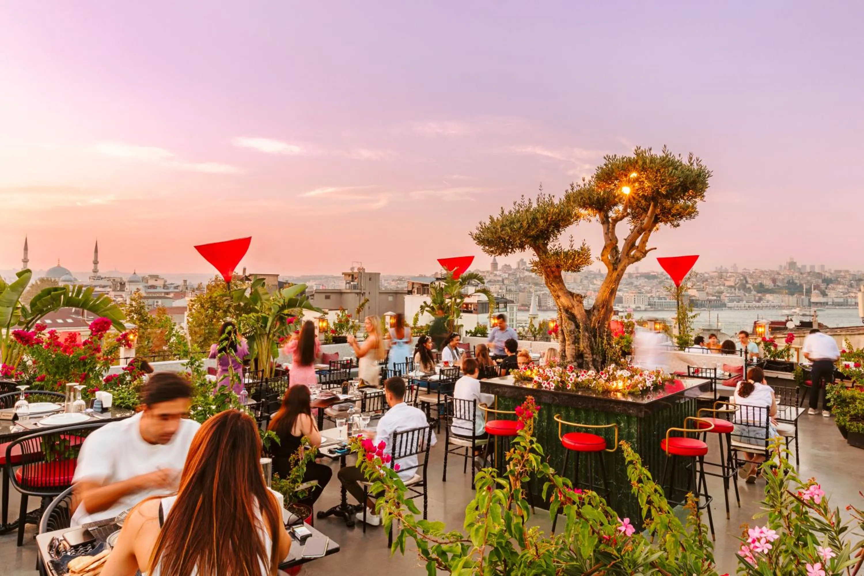 Restaurant/places to eat in Seres Hotel Old City