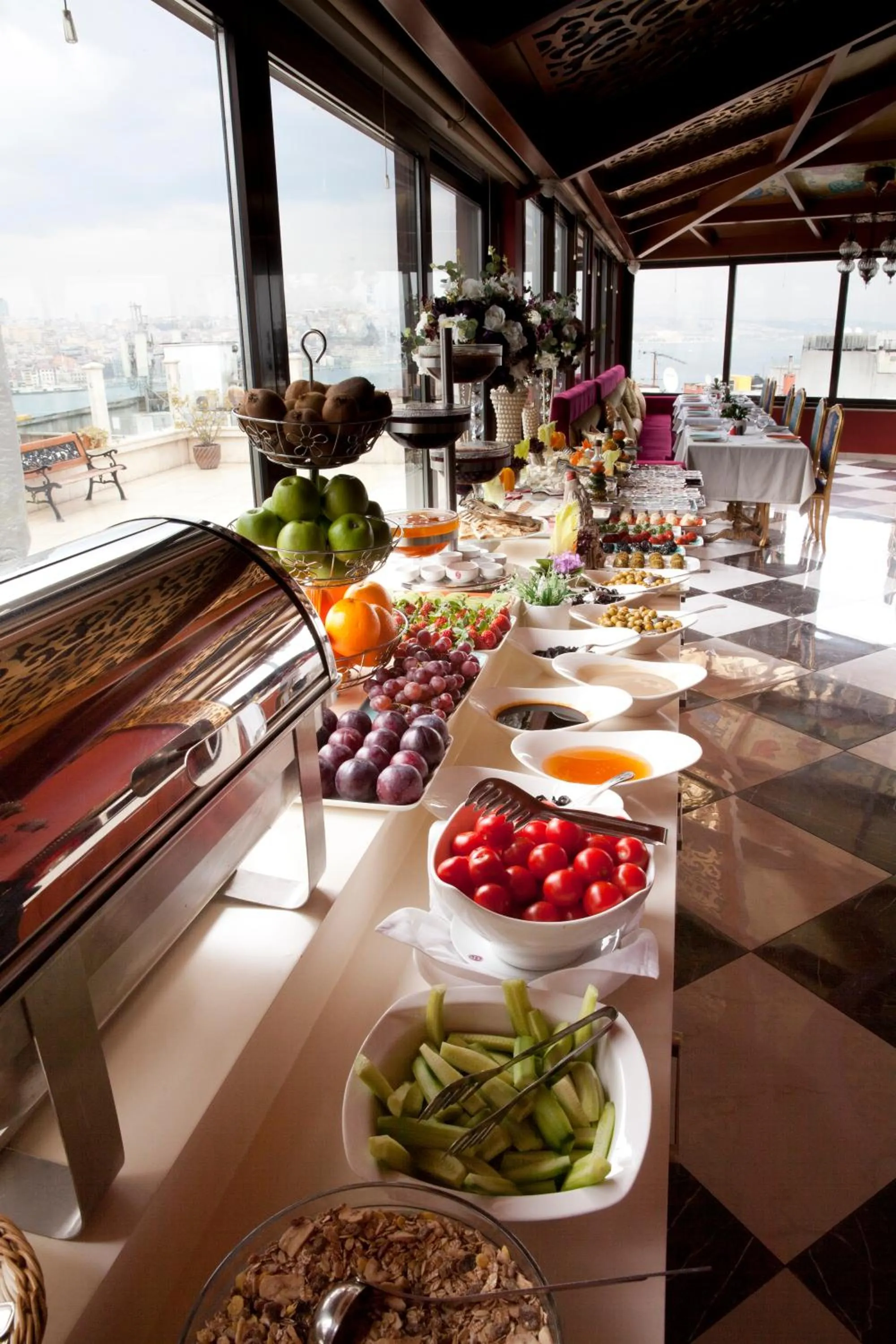 Buffet breakfast in Seres Hotel Old City